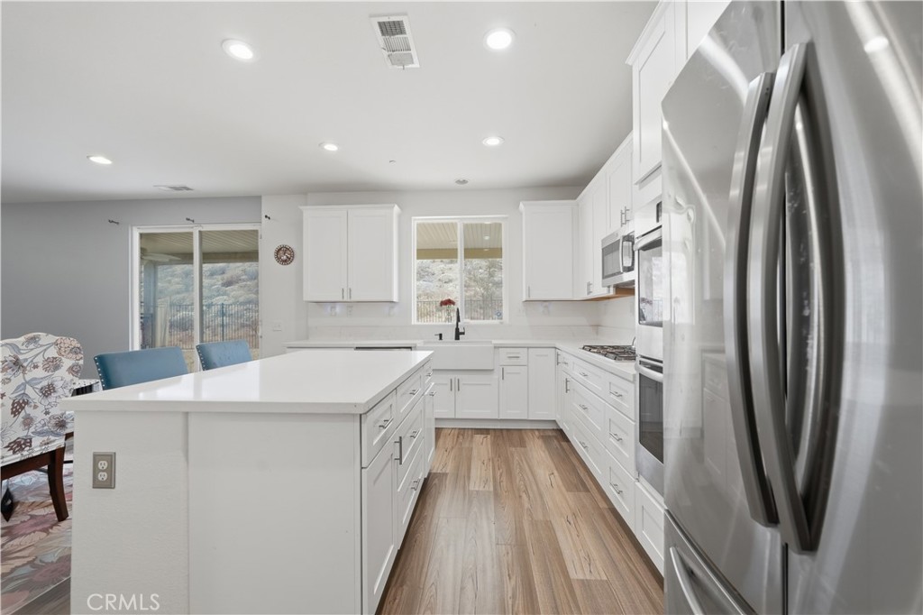 Lake Elsinore, California, 92532, United States, 5 Bedrooms Bedrooms, ,3 BathroomsBathrooms,Residential,For Sale,2049306