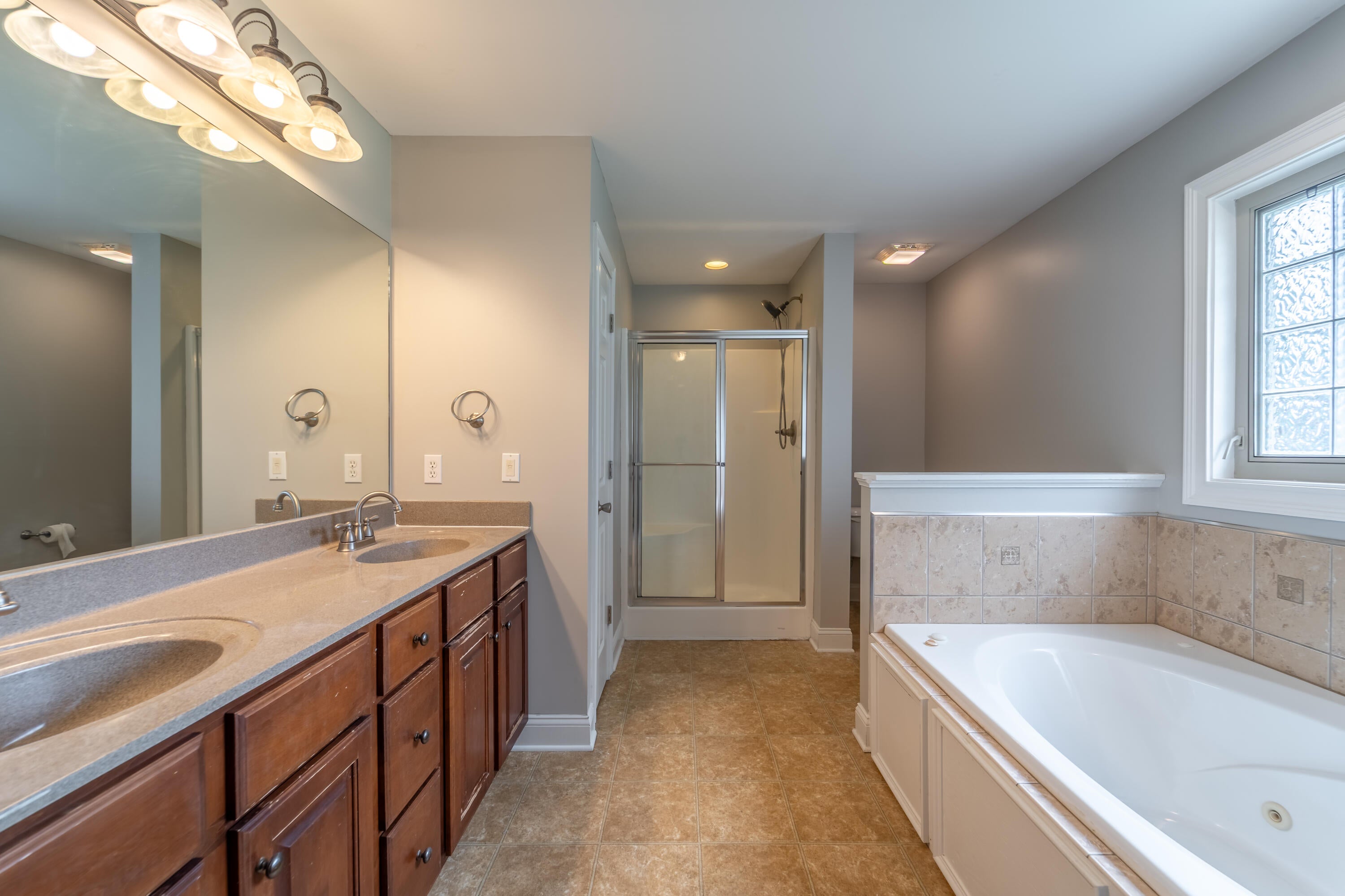 Richmond, Kentucky, 40475, United States, 3 Bedrooms Bedrooms, ,2 BathroomsBathrooms,Residential,For Sale,2047972