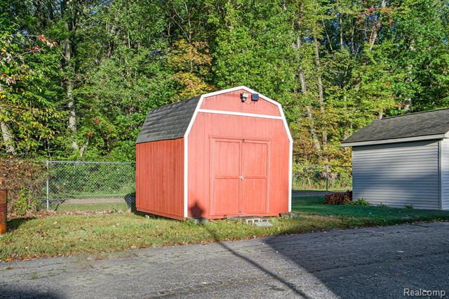 Putnam Twp, Michigan, 48169, United States, 3 Bedrooms Bedrooms, ,2 BathroomsBathrooms,Residential,For Sale,1981909