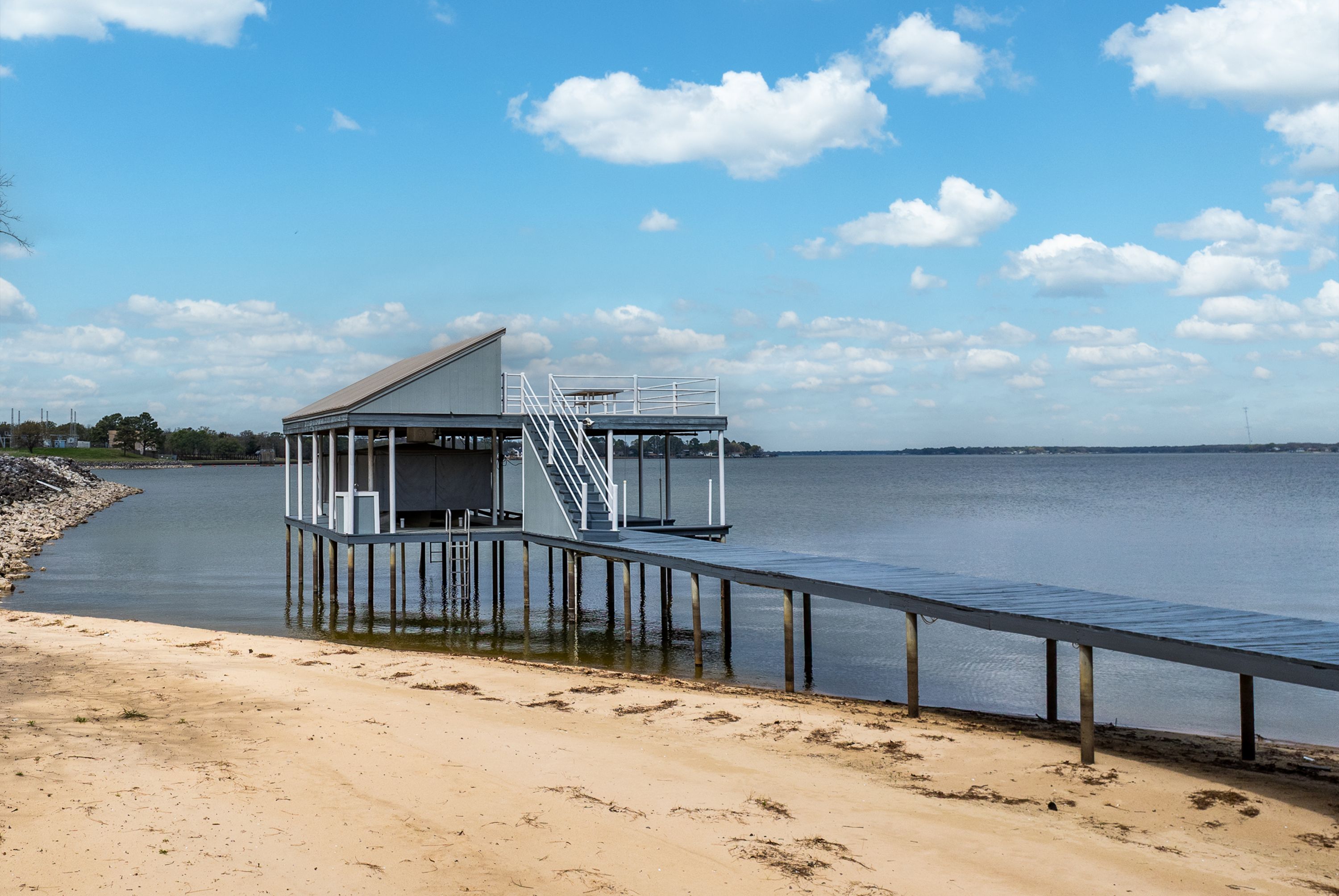  Waterfront Compound on 3.746 Acres at Cedar Creek Lake - 物件實景