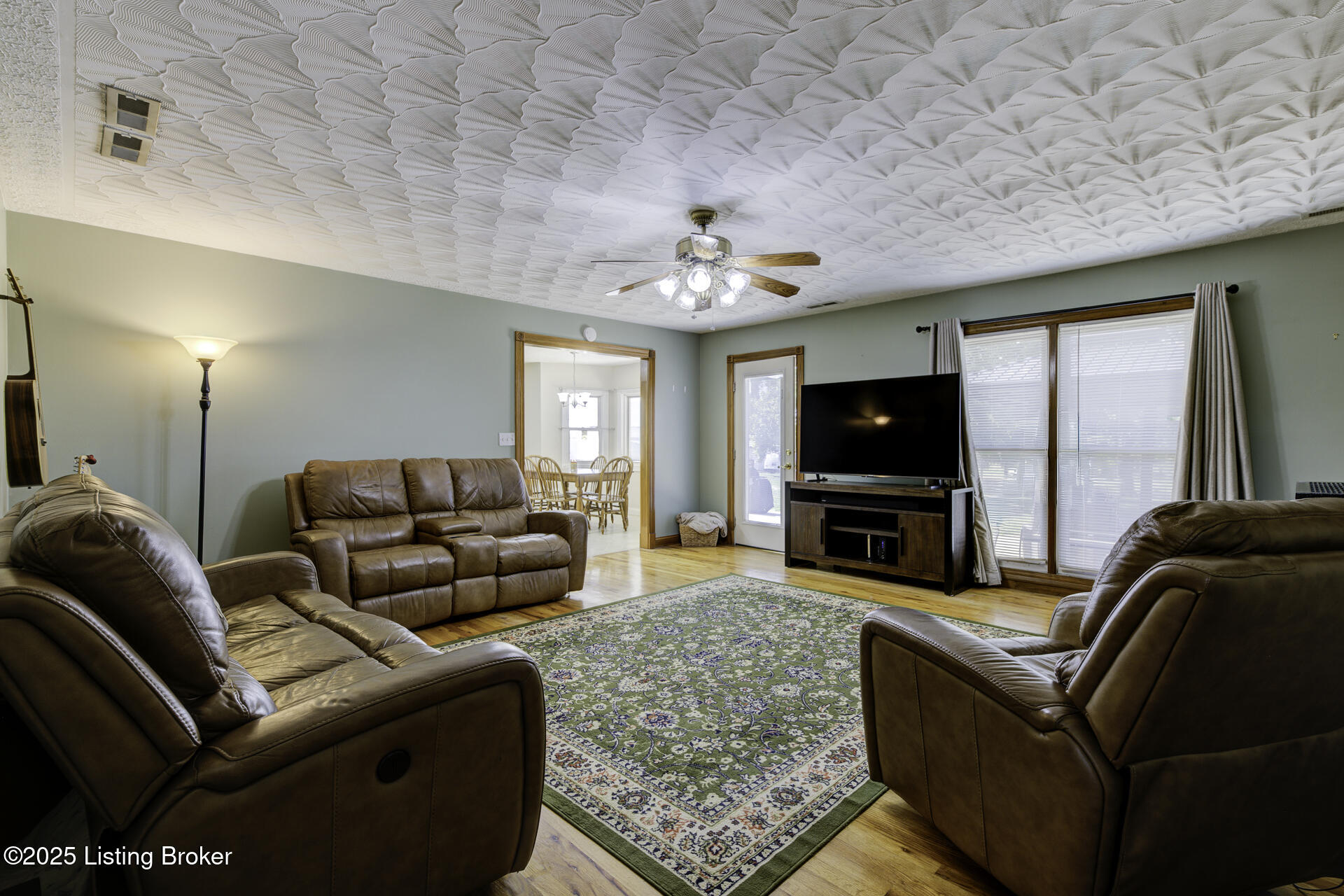 Bloomfield, Kentucky, 40008, United States, 3 Bedrooms Bedrooms, ,3 BathroomsBathrooms,Residential,For Sale,2000551