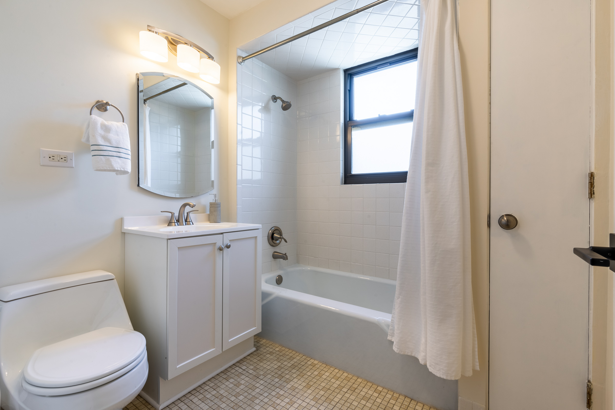  Spacious and Bright Condo in Prime Southeast Evanston Location - 物件實景