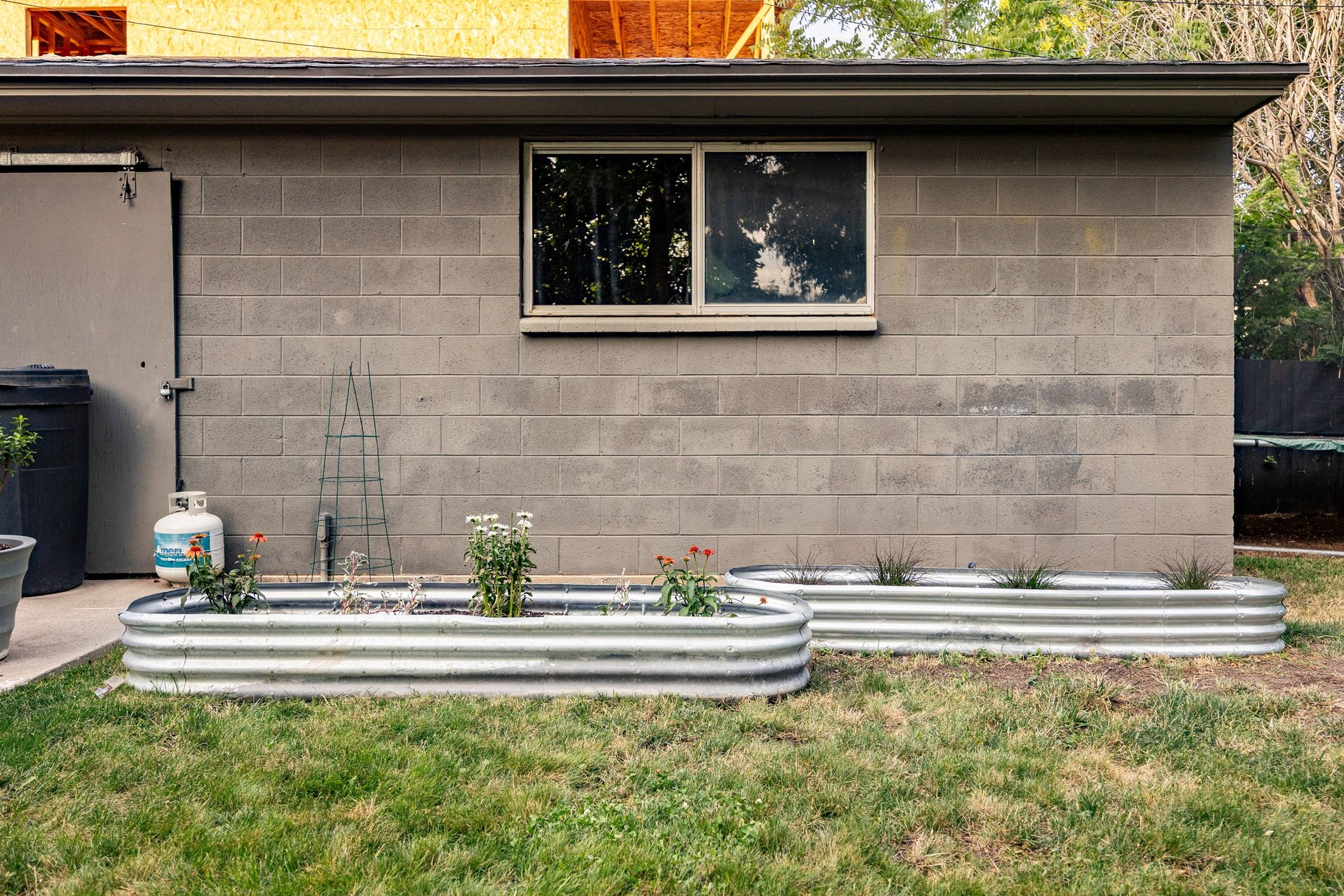  Spacious Millcreek Bungalow with Expansive Backyard & 2-Car Garage - 物件實景