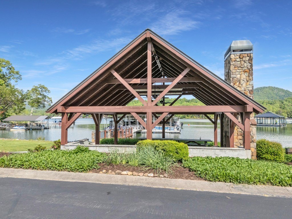 Hayesville, North Carolina, 28904, United States, 2 Bedrooms Bedrooms, ,3 BathroomsBathrooms,Residential,For Sale,1810618