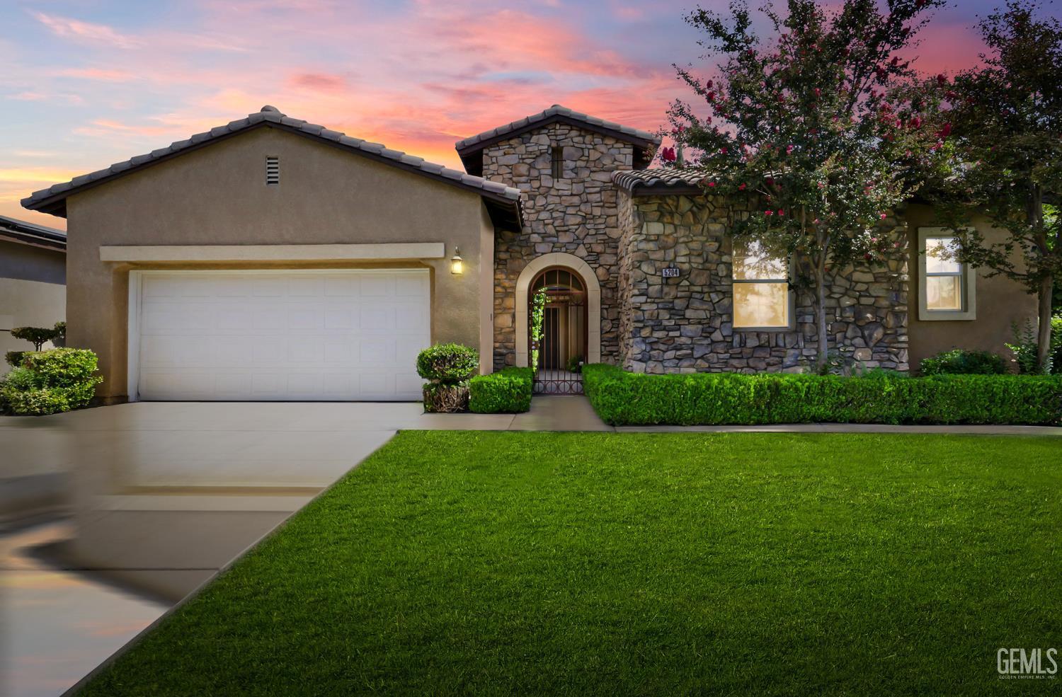 Bakersfield, California, 93312, United States, 3 Bedrooms Bedrooms, ,2 BathroomsBathrooms,Residential,For Sale,1987414