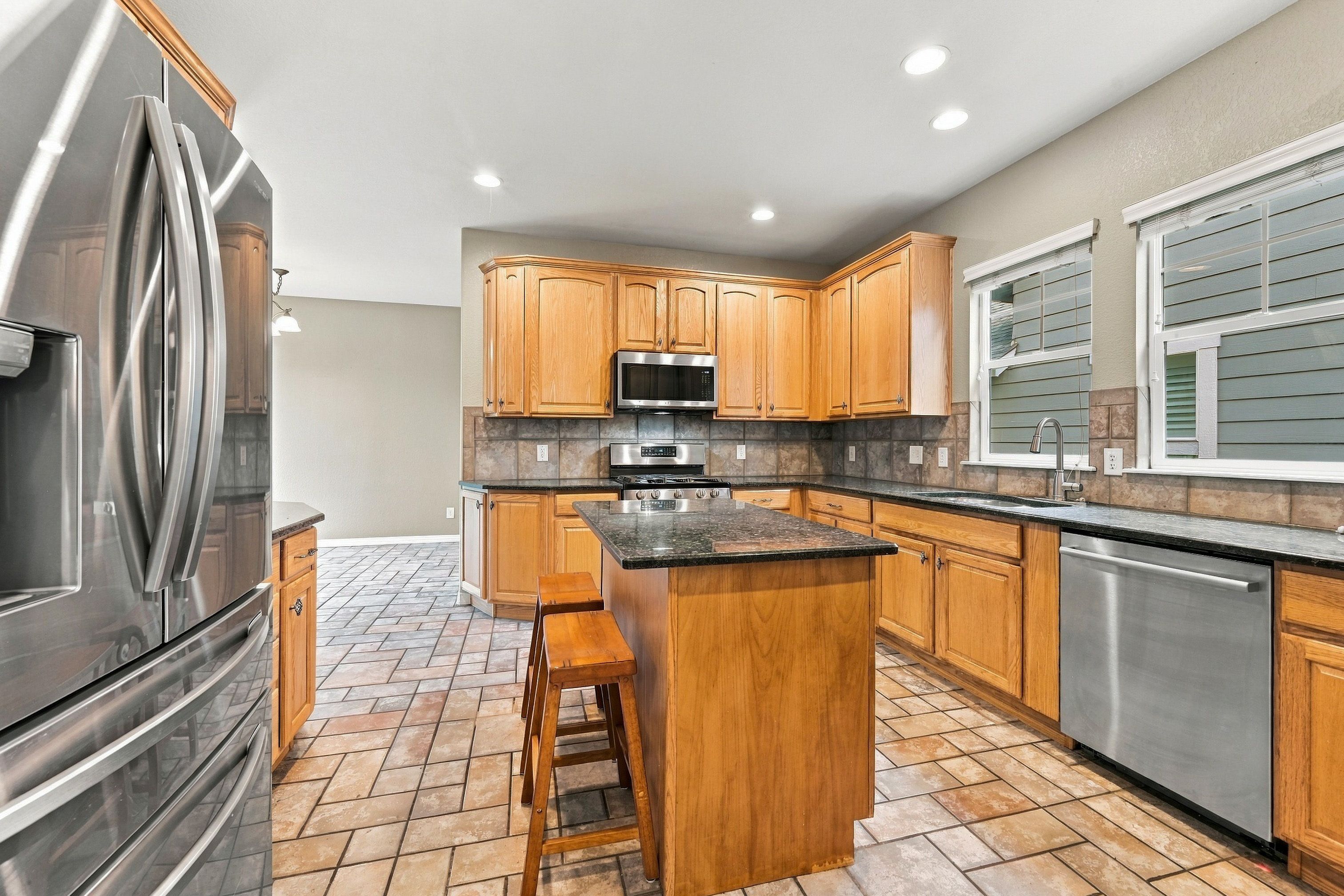  Beautifully updated and ideally located in desirable McKay Landing - 物件實景
