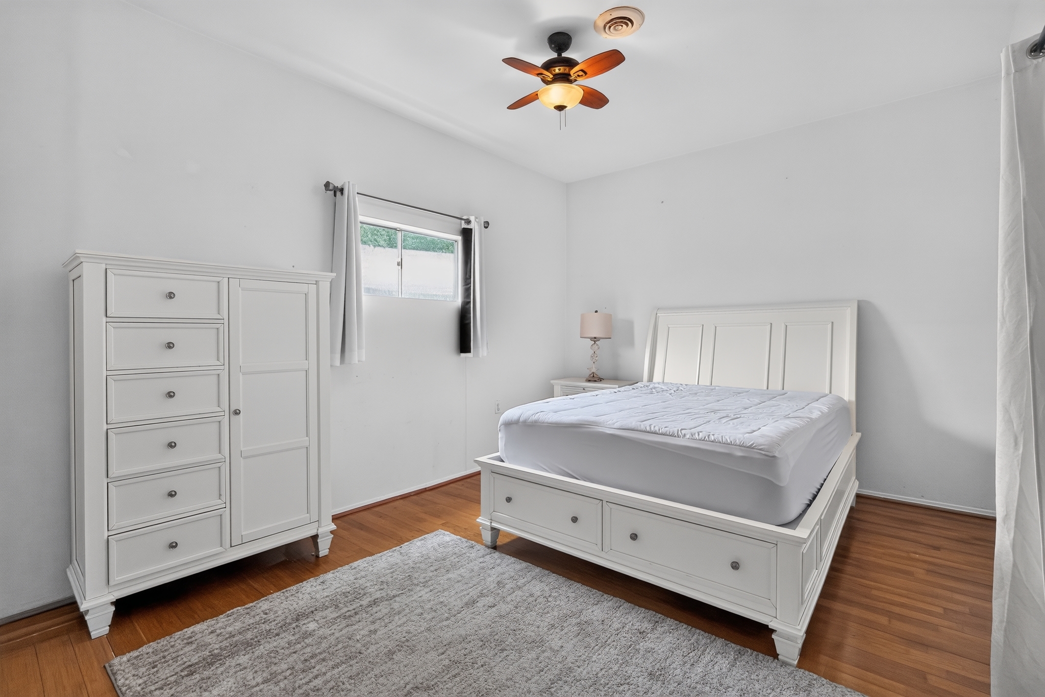  7615 Kittyhawk Avenue - 物件實景