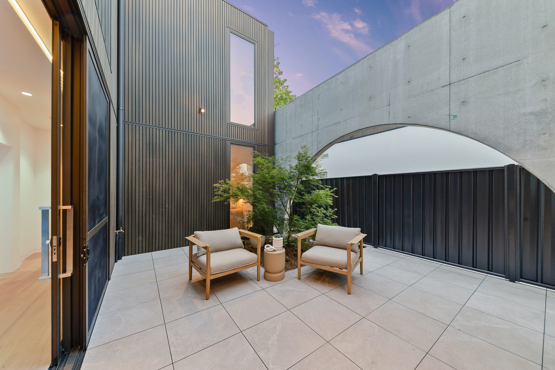  Lifestyle at the forefront in this sleek architectural residence - 物件實景
