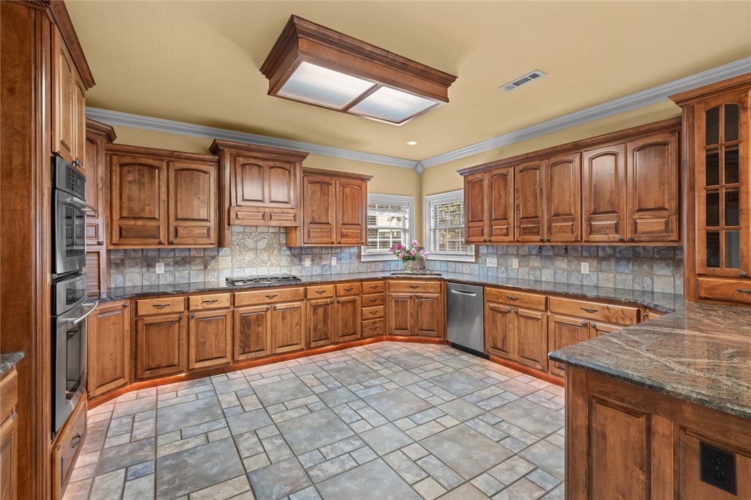 Bentonville, Arkansas, 72712, United States, 4 Bedrooms Bedrooms, ,4 BathroomsBathrooms,Residential,For Sale,1805614
