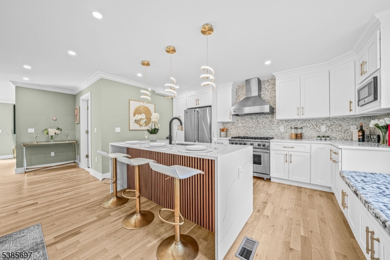 Maplewood Twp., New Jersey, 07040, United States, 4 Bedrooms Bedrooms, ,4 BathroomsBathrooms,Residential,For Sale,1950827