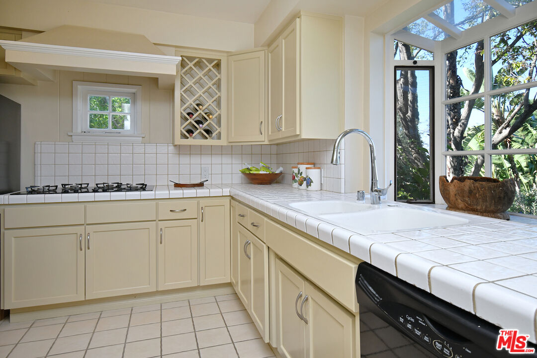 Sherman Oaks, California, 91403, United States, 3 Bedrooms Bedrooms, ,3 BathroomsBathrooms,Residential,For Sale,1989375