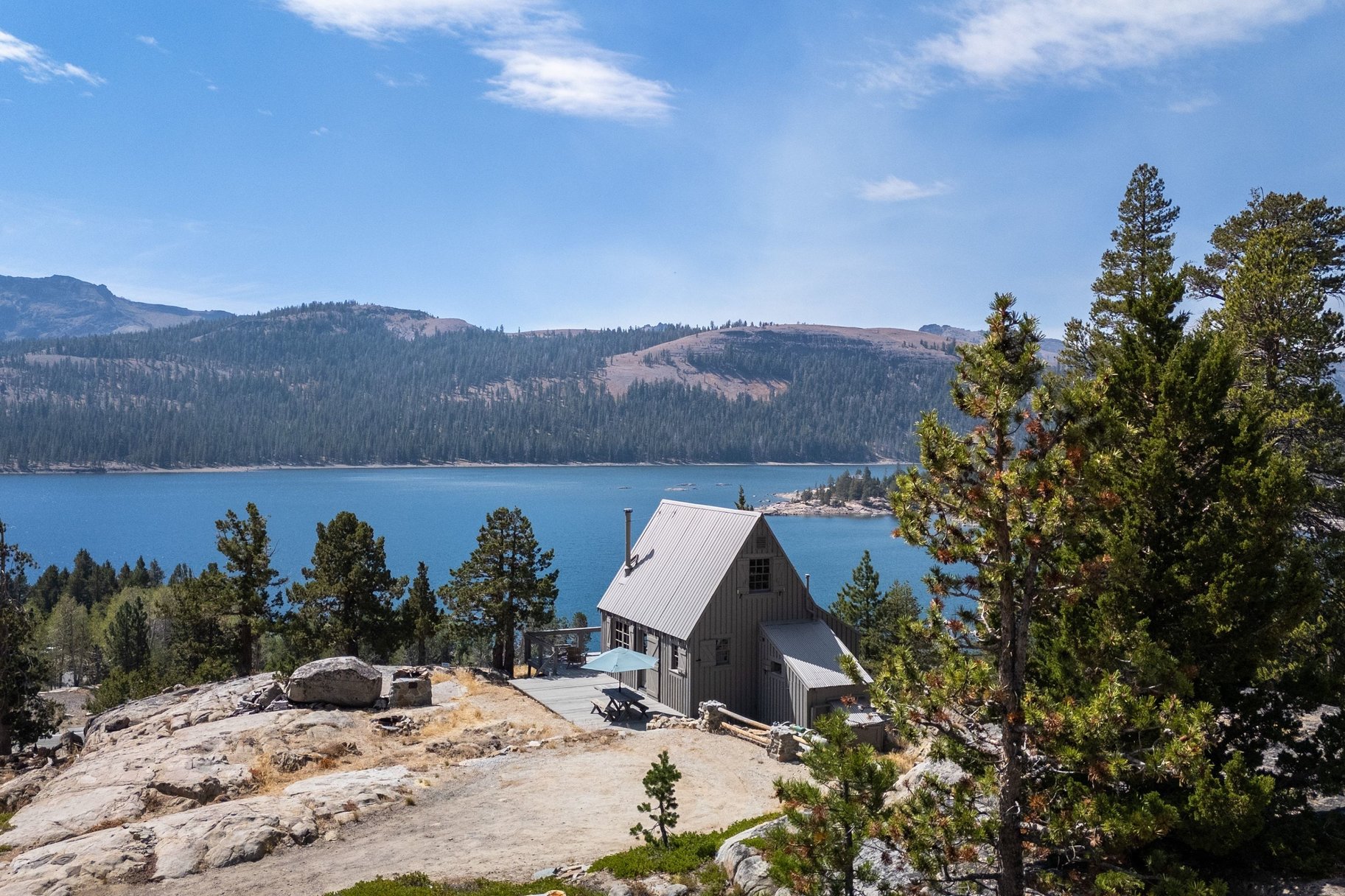  The Juniper Cabin: A Wild Invitation to See the World Differently - 物件實景