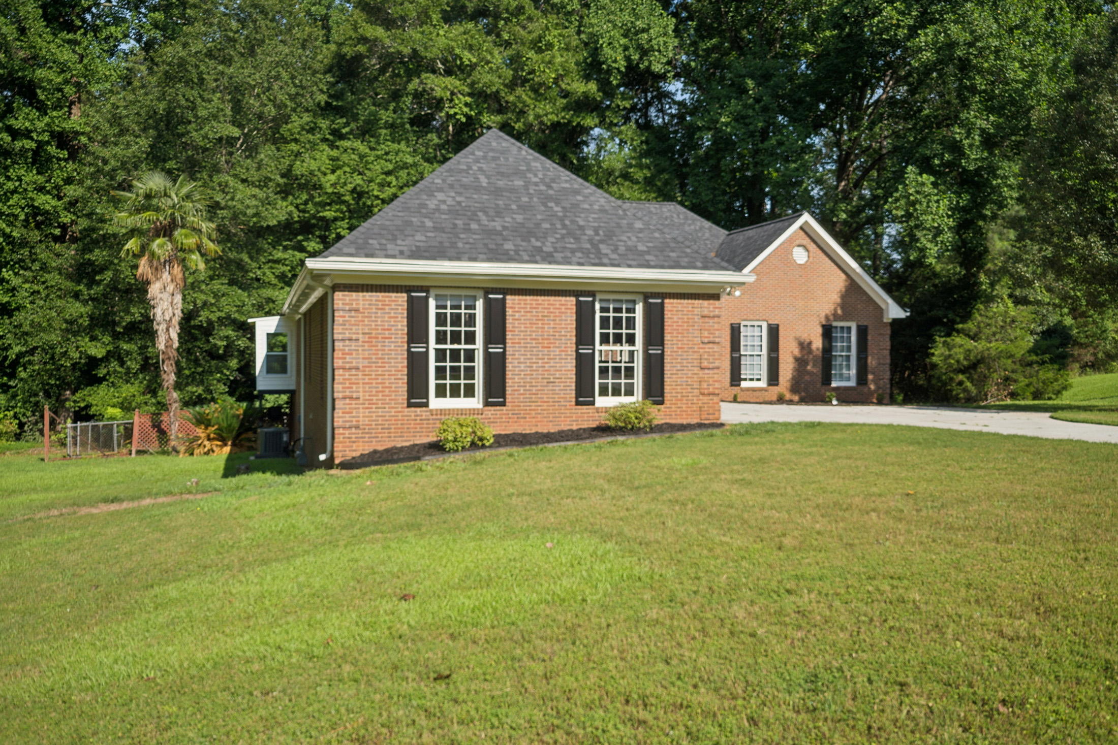  Beautifully Refreshed Ranch Nestled on an Expansive Cul-de-sac Lot - 物件實景