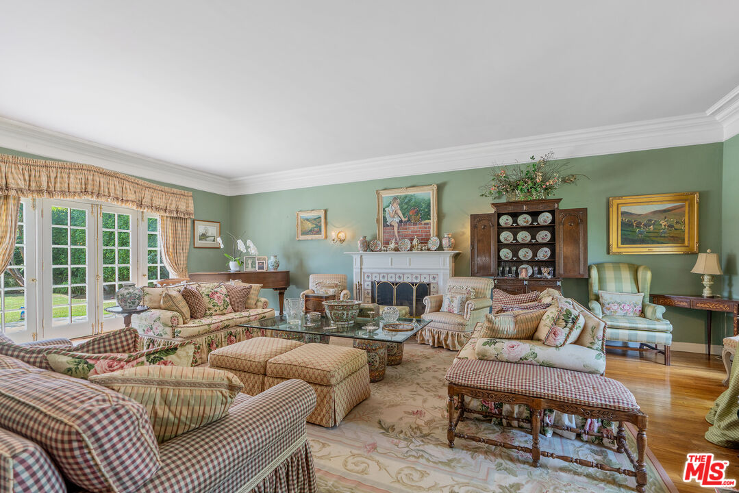 Los Angeles, California, 90004, United States, 6 Bedrooms Bedrooms, ,7 BathroomsBathrooms,Residential,For Sale,1907510