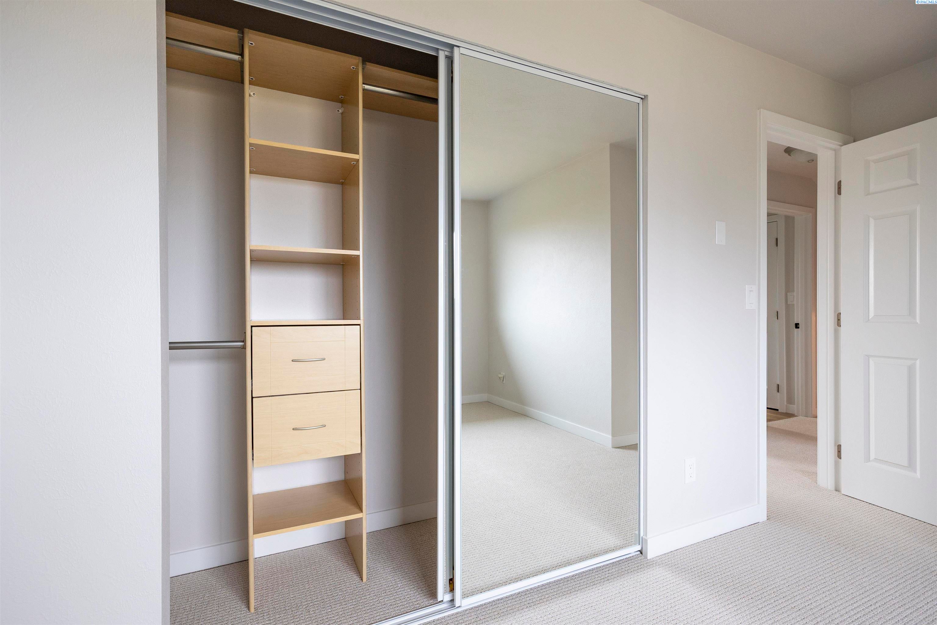 Grandview, Washington, 98930, United States, 4 Bedrooms Bedrooms, ,3 BathroomsBathrooms,Residential,For Sale,2007847