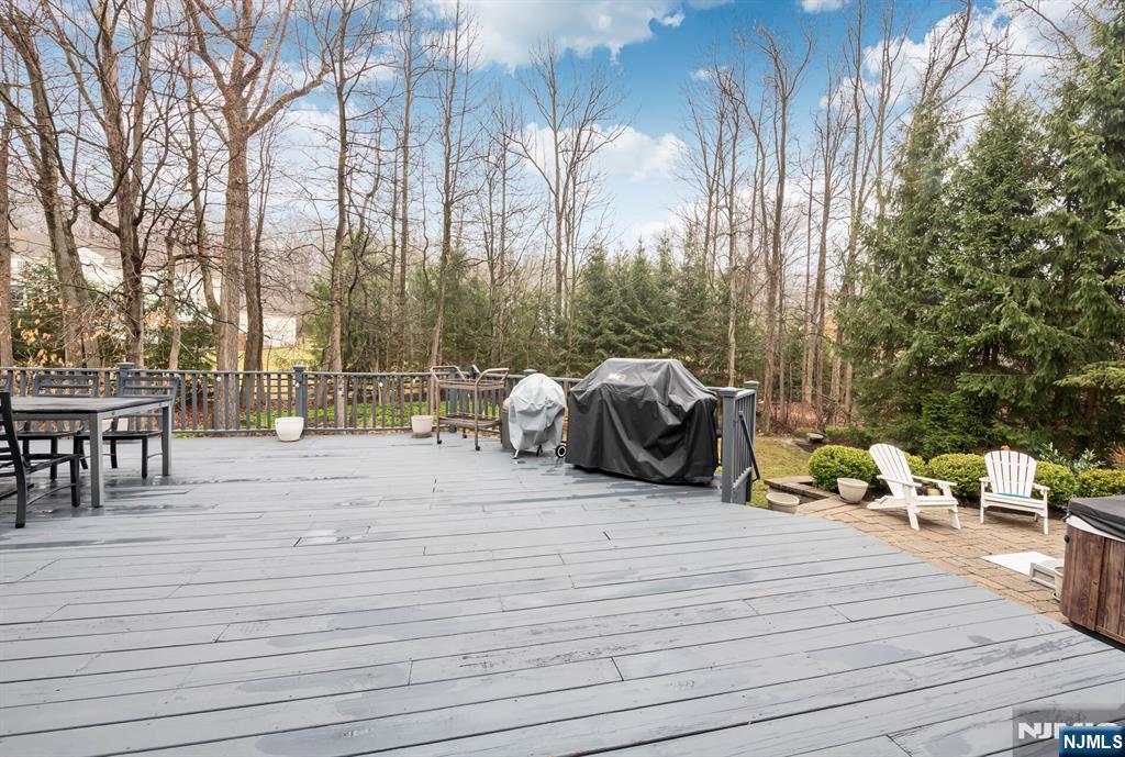 Tenafly, New Jersey, 07670, United States, 6 Bedrooms Bedrooms, ,5 BathroomsBathrooms,Residential,For Sale,1743574