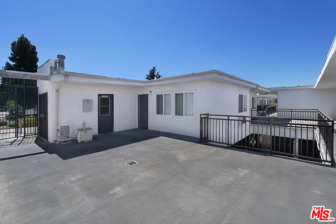 Northridge, California, 91325, United States, 41 Bedrooms Bedrooms, ,Residential,For Sale,1877595