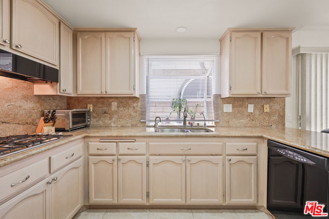 Porter Ranch, California, 91326, United States, 4 Bedrooms Bedrooms, ,3 BathroomsBathrooms,Residential,For Sale,1906036