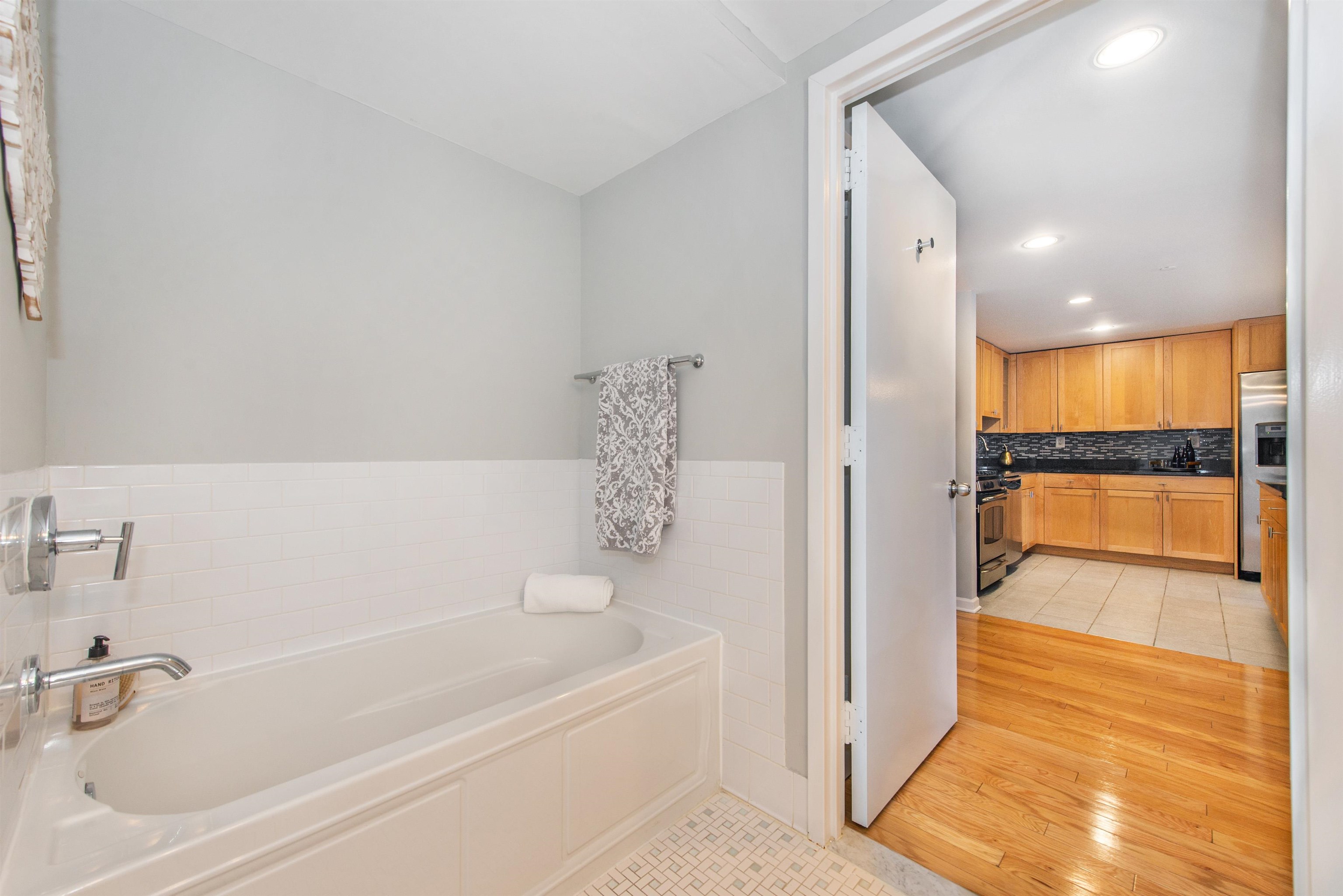 Jersey City, New Jersey, 07310, United States, 1 Bedroom Bedrooms, ,1 BathroomBathrooms,Residential,For Sale,1933478