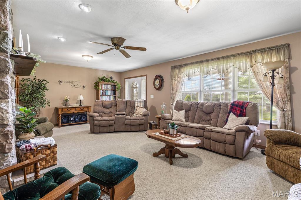 Farmington, Missouri, 63640, United States, 4 Bedrooms Bedrooms, ,3 BathroomsBathrooms,Residential,For Sale,1941808