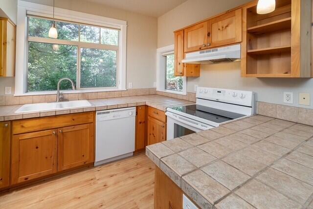 Bend, Oregon, 97703, United States, 2 Bedrooms Bedrooms, ,1 BathroomBathrooms,Residential,For Sale,1848666