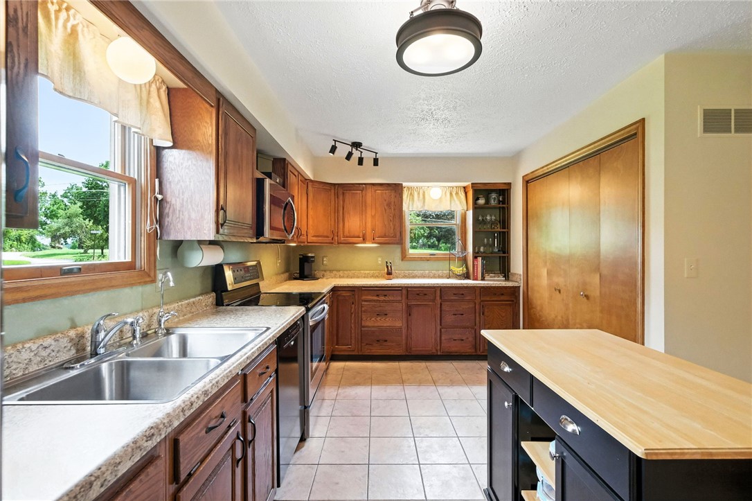 Adams Twp, Pennsylvania, 16046, United States, 3 Bedrooms Bedrooms, ,3 BathroomsBathrooms,Residential,For Sale,1896519