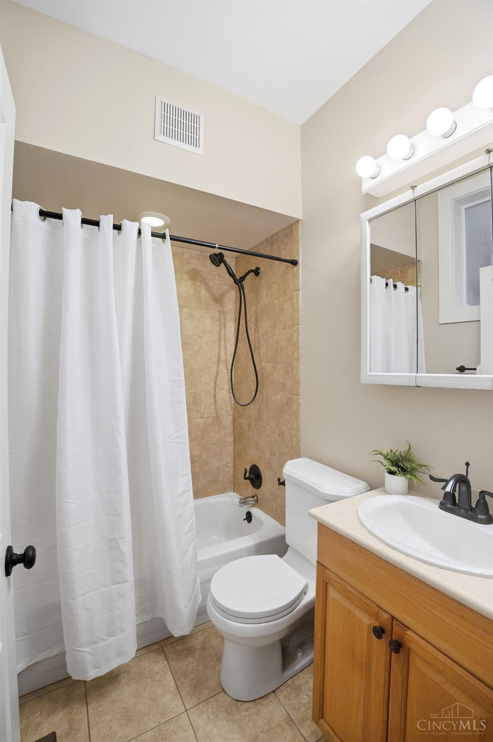 Cincinnati, Ohio, 45202, United States, 3 Bedrooms Bedrooms, ,2 BathroomsBathrooms,Residential,For Sale,2002925