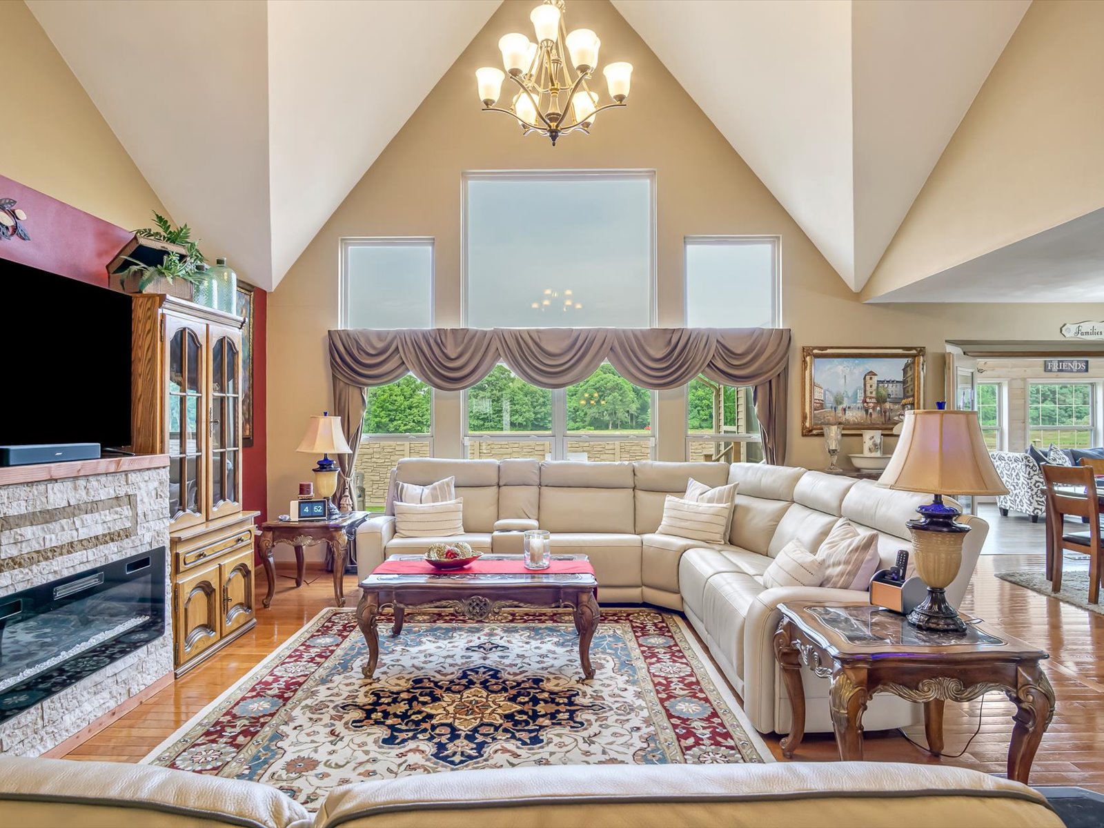 Swansea, Illinois, 62226, United States, 4 Bedrooms Bedrooms, ,4 BathroomsBathrooms,Residential,For Sale,1863975