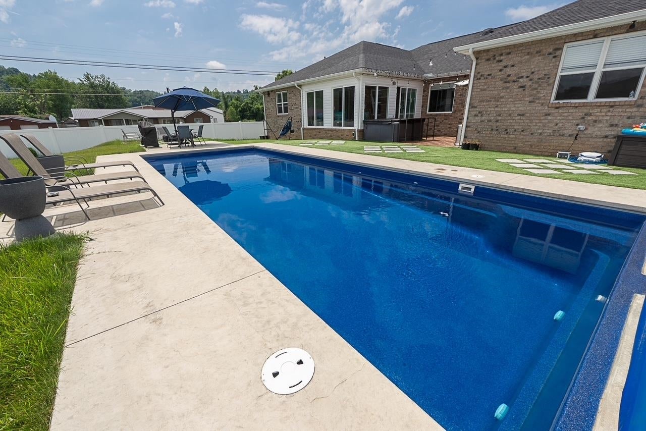 Proctorville, Ohio, 45669, United States, 5 Bedrooms Bedrooms, ,3 BathroomsBathrooms,Residential,For Sale,2049008