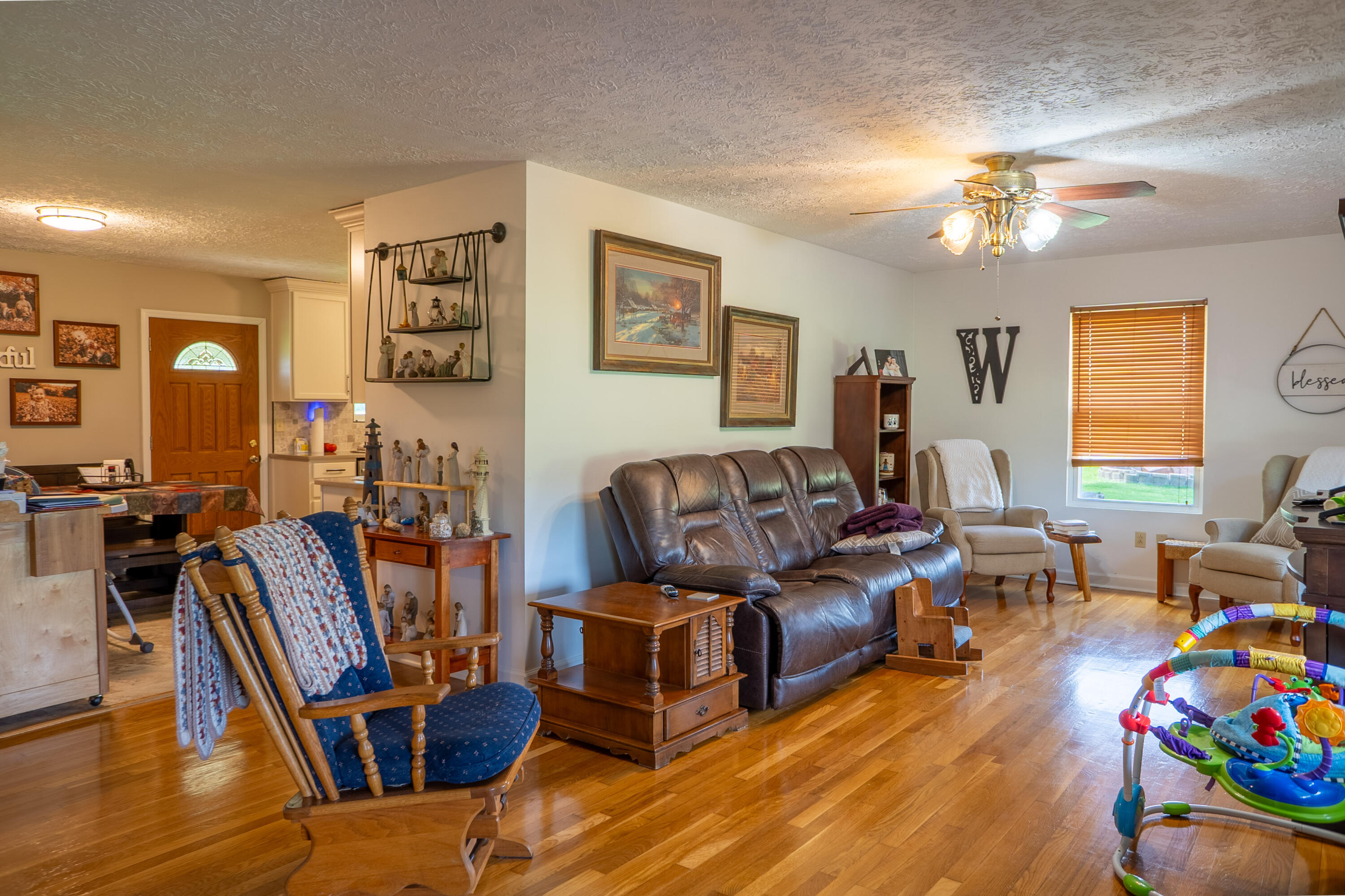 Paint Lick, Kentucky, 40461, United States, 5 Bedrooms Bedrooms, ,1 BathroomBathrooms,Residential,For Sale,1847619