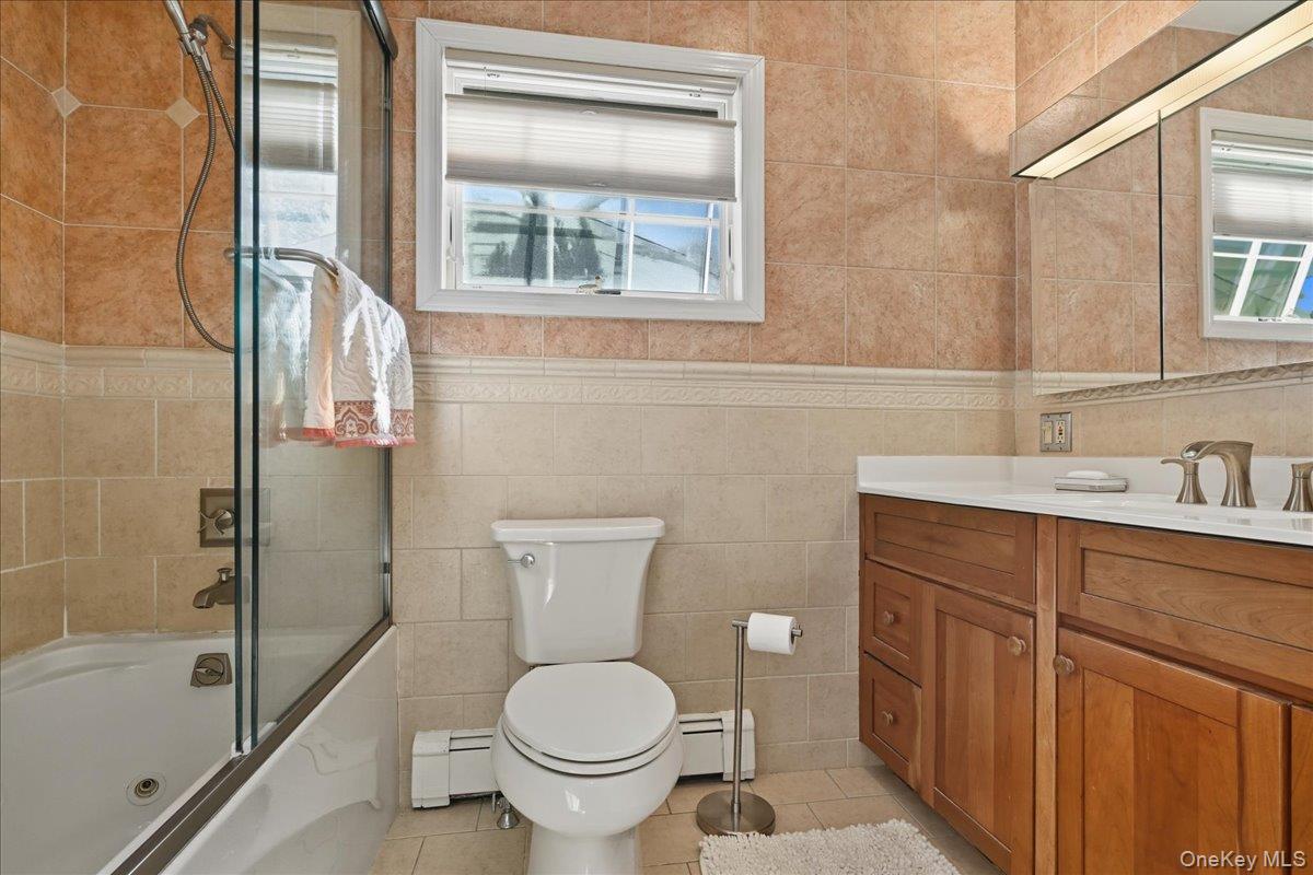 North Bellmore, New York, 11710, United States, 3 Bedrooms Bedrooms, ,2 BathroomsBathrooms,Residential,For Sale,1991697