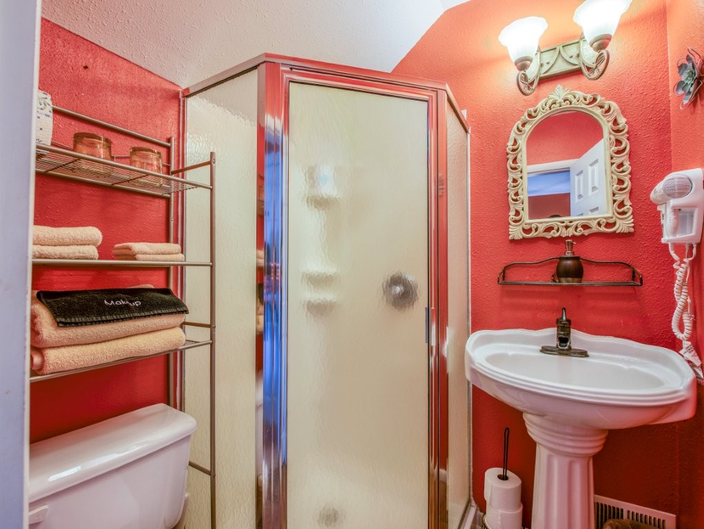 Bemidji, Minnesota, 56601, United States, 6 Bedrooms Bedrooms, ,2 BathroomsBathrooms,Residential,For Sale,2000102