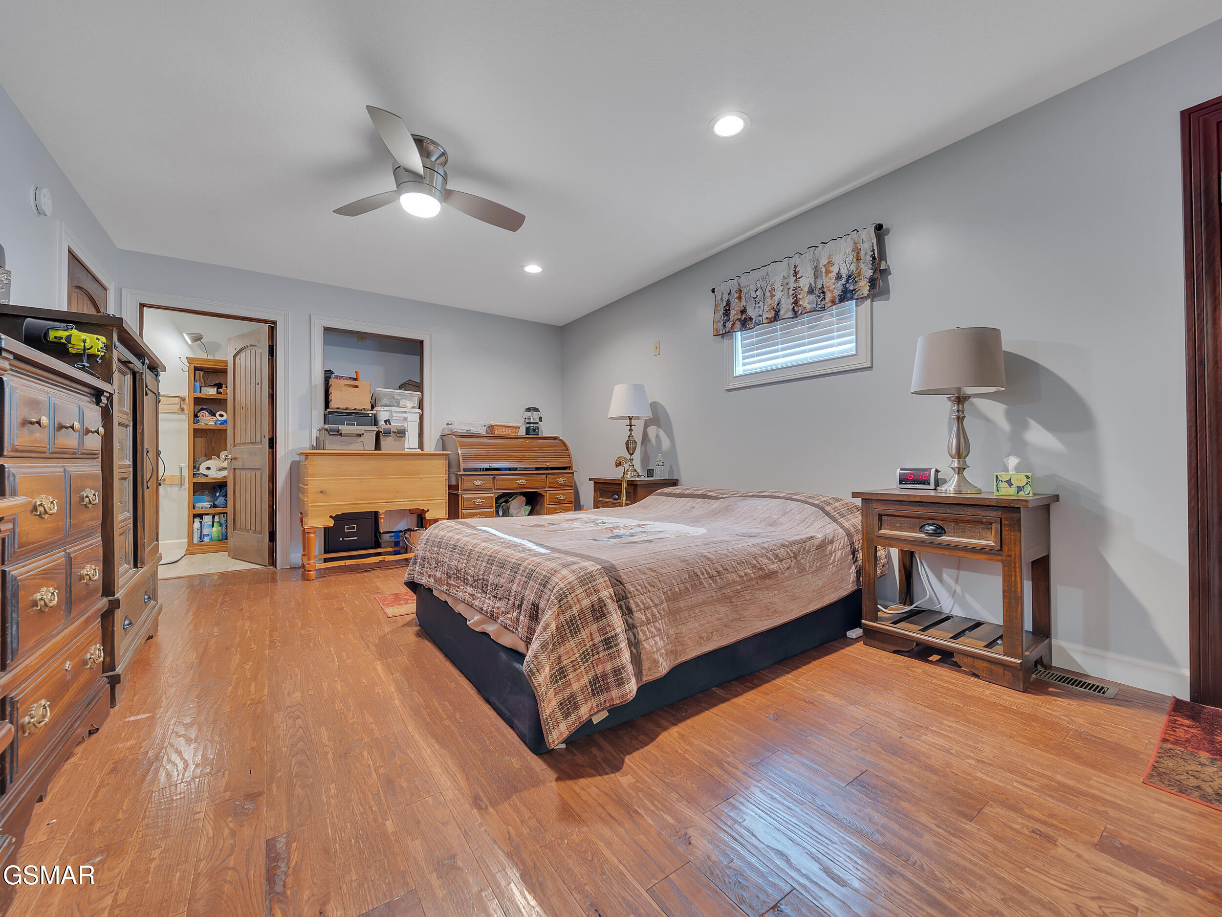 Gatlinburg, Tennessee, 37738, United States, 3 Bedrooms Bedrooms, ,4 BathroomsBathrooms,Residential,For Sale,1979839