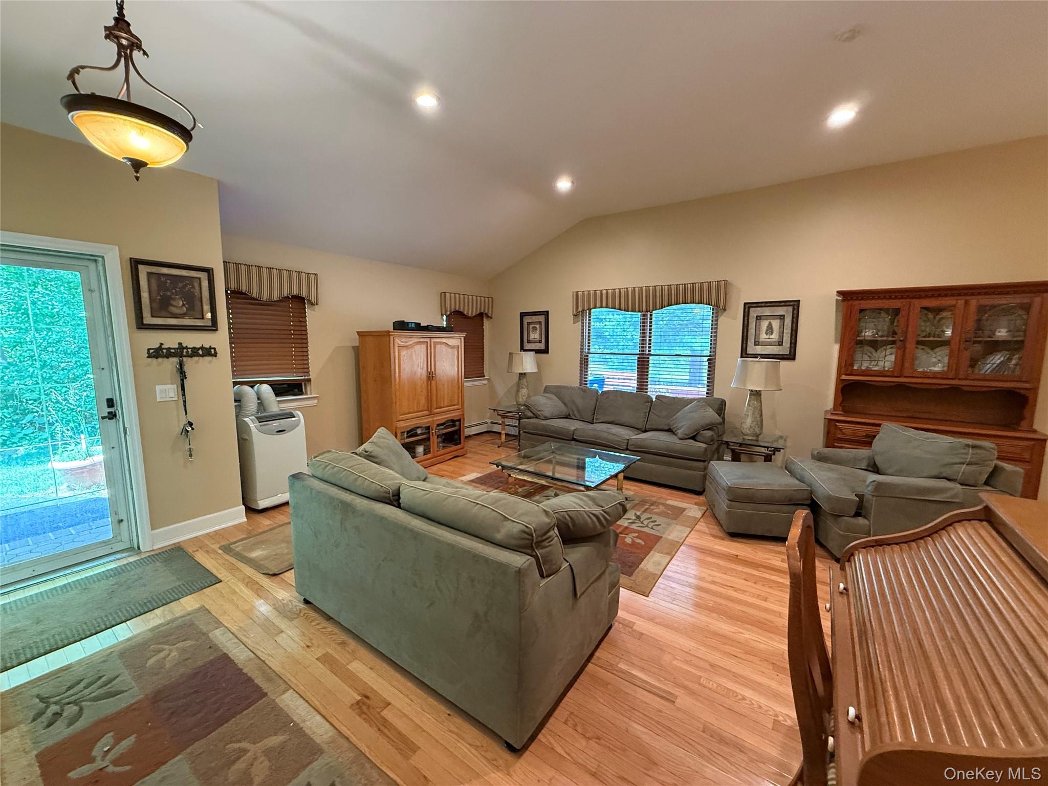  64 Cobbleridge Lane, Manorville, NY, 11949 - 物件實景