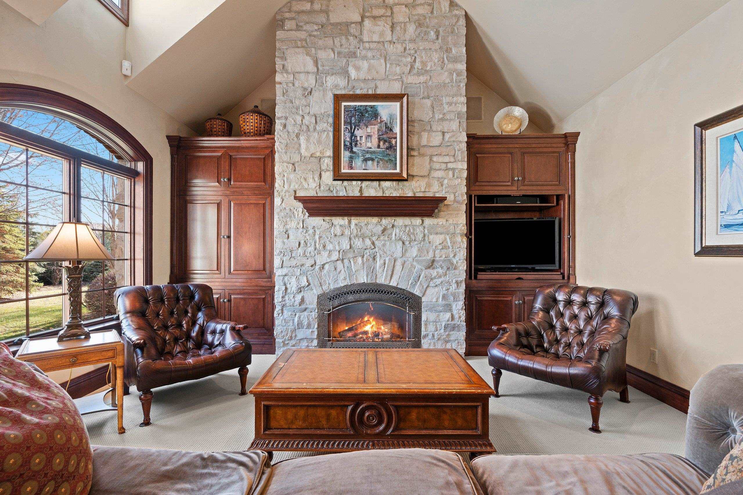 MENASHA, Wisconsin, 54952, United States, 6 Bedrooms Bedrooms, ,5 BathroomsBathrooms,Residential,For Sale,1994548