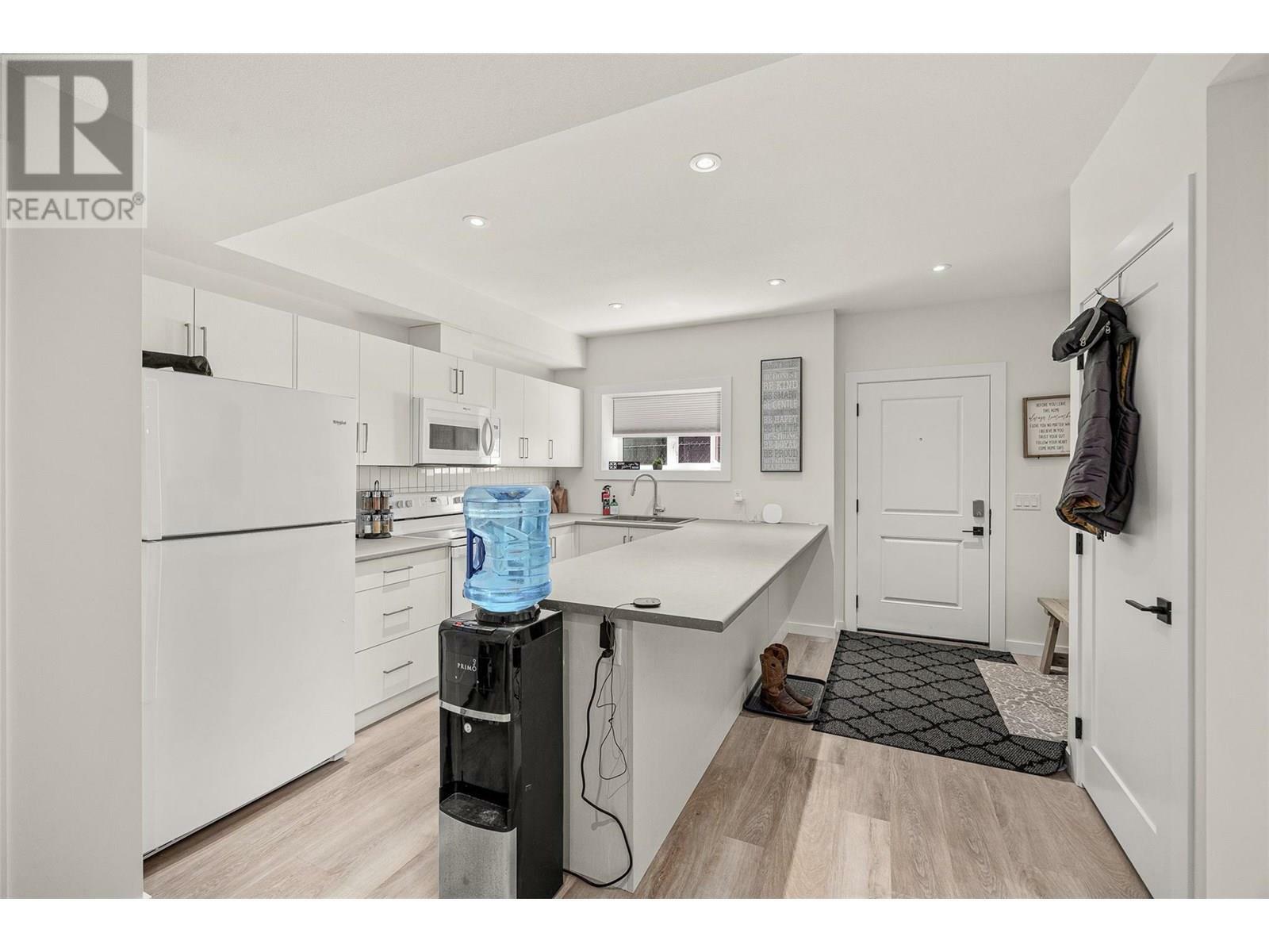 KELOWNA, British Columbia, V1V 0C9, CA, 5 Bedrooms Bedrooms, ,4 BathroomsBathrooms,Residential,For Sale,1875451