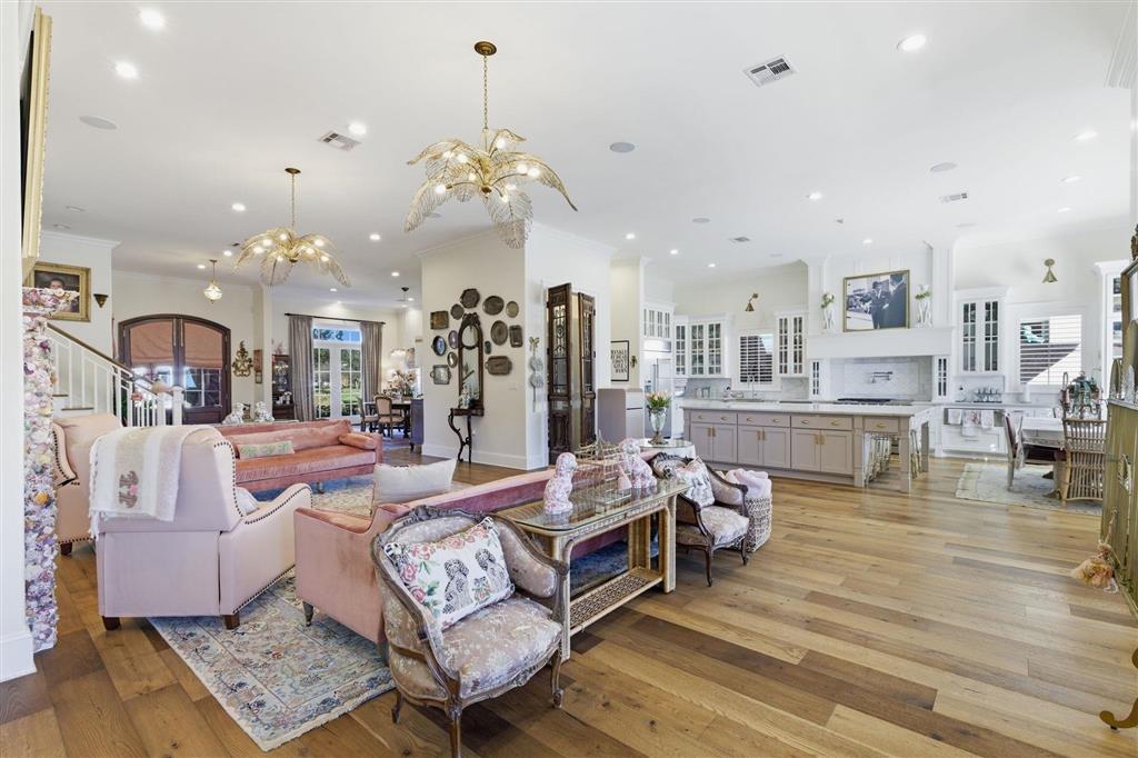 Lake Charles, Louisiana, 70605, United States, 5 Bedrooms Bedrooms, ,5 BathroomsBathrooms,Residential,For Sale,2024093