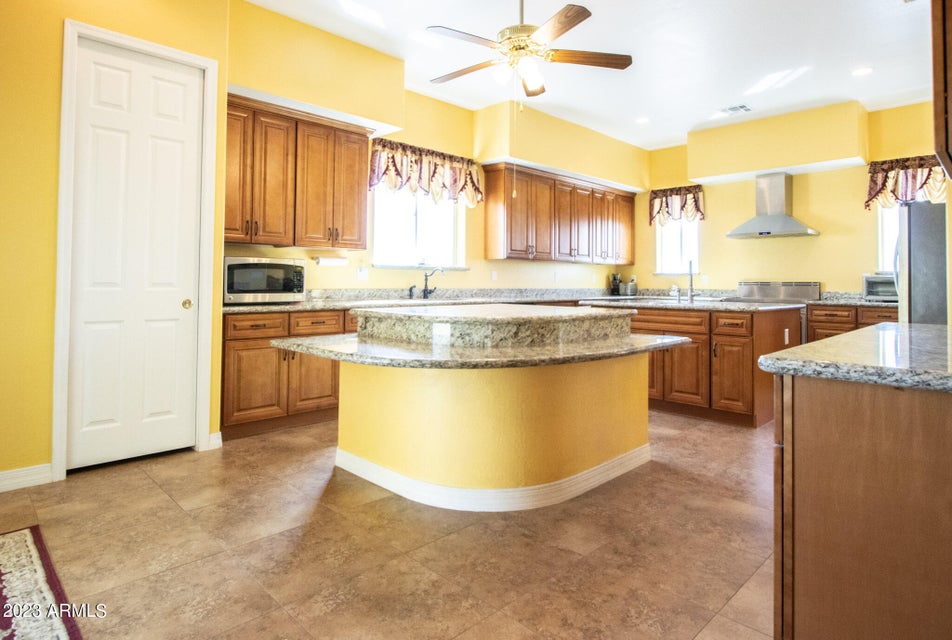 Witmann, Arizona, 85361, United States, 6 Bedrooms Bedrooms, ,3 BathroomsBathrooms,Residential,For Sale,1977429