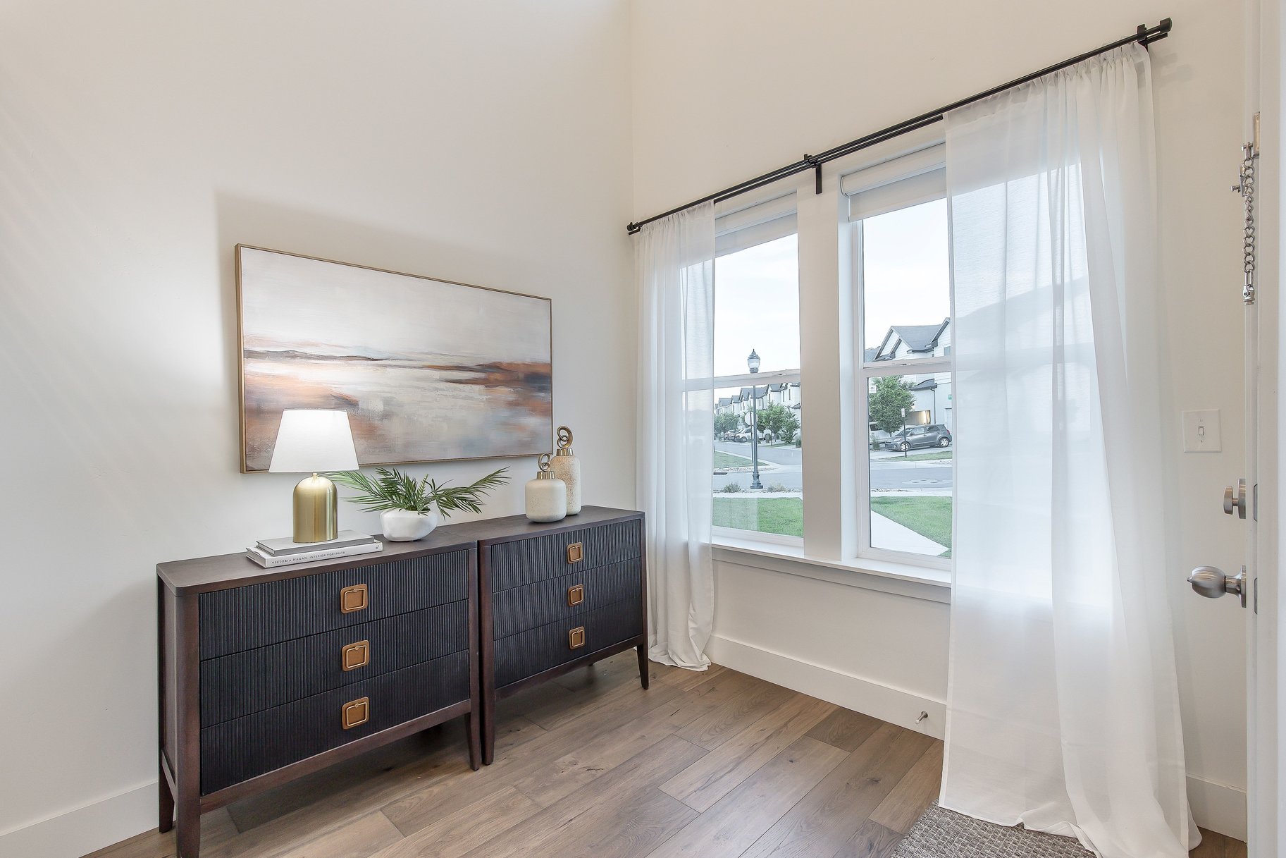  Stylish End-Unit Townhome - 物件實景