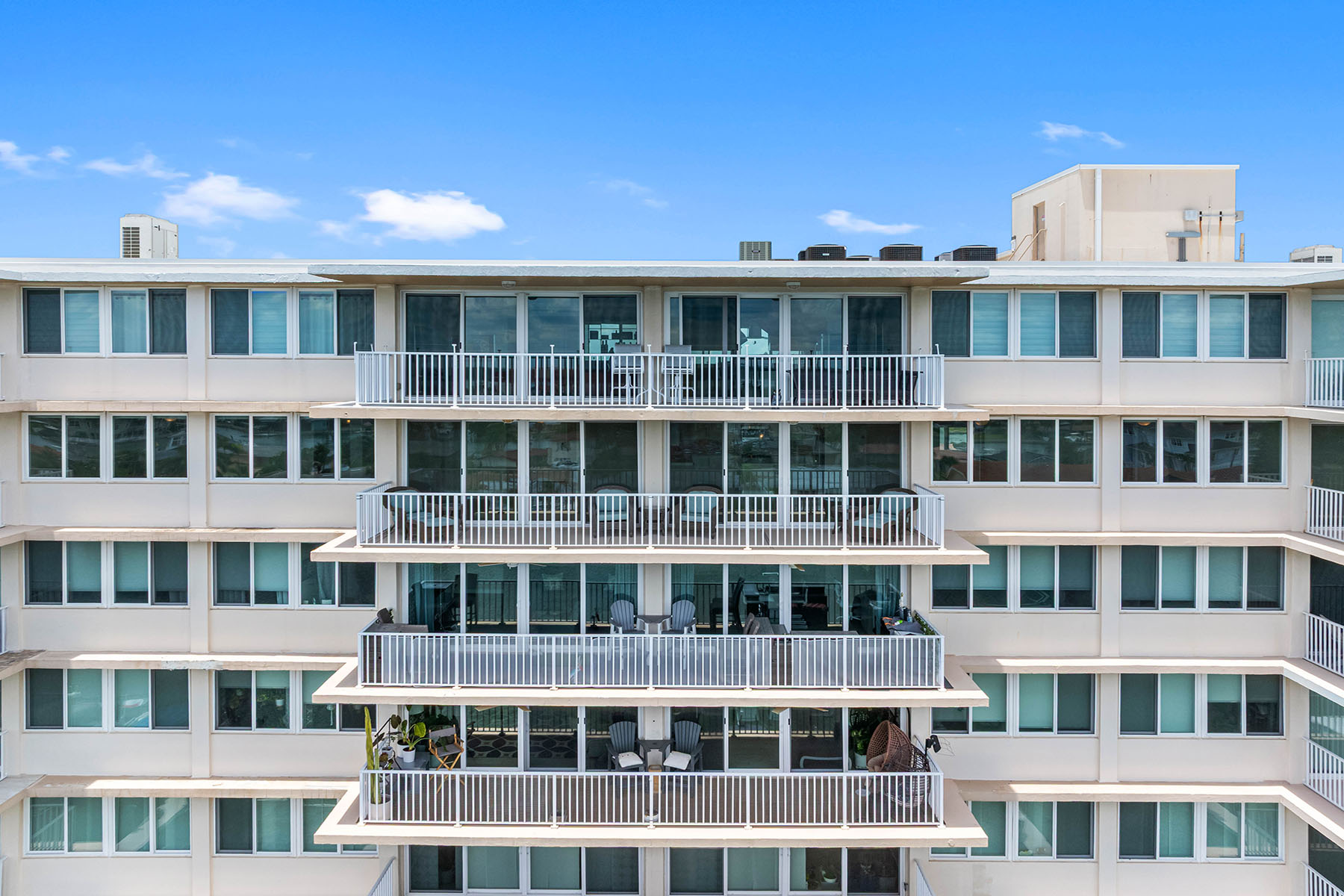  ISLAND WAY TOWERS CONDO - 物件實景