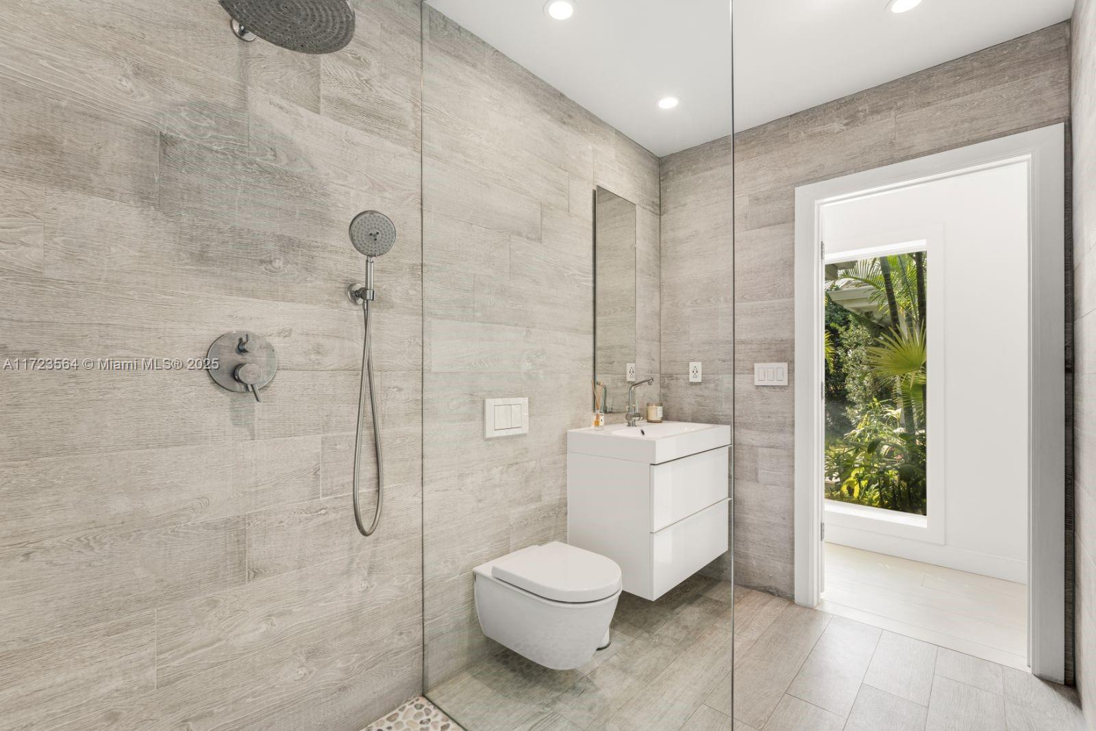 Miami Beach, Florida, 33141, United States, 4 Bedrooms Bedrooms, ,4 BathroomsBathrooms,Residential,For Sale,1688608
