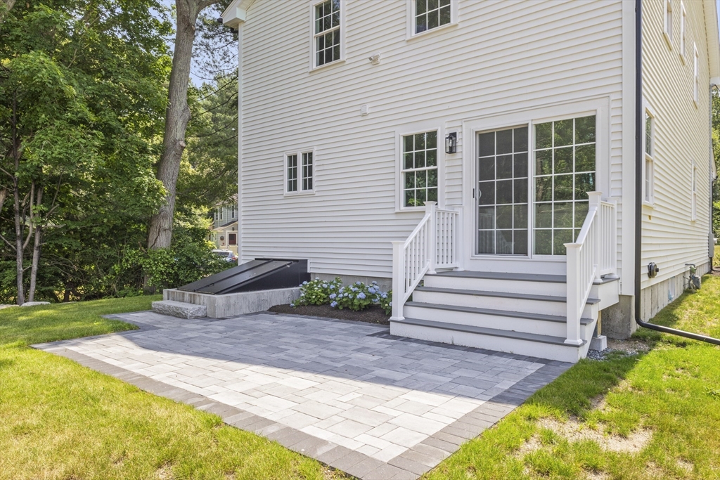 Attleboro, Massachusetts, 02703, United States, 4 Bedrooms Bedrooms, ,3 BathroomsBathrooms,Residential,For Sale,1924385