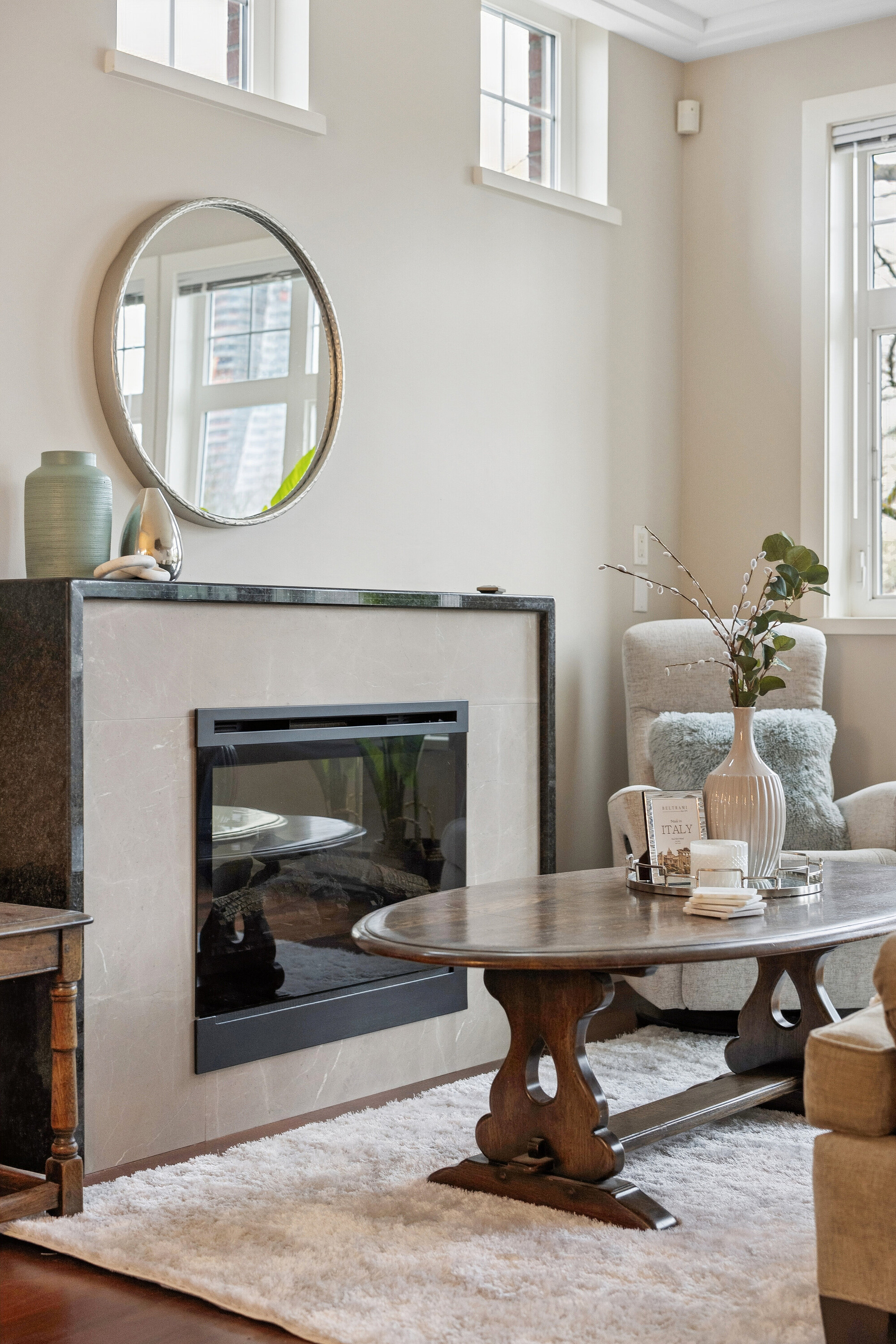  Elevated End-Unit Townhome - 物件實景