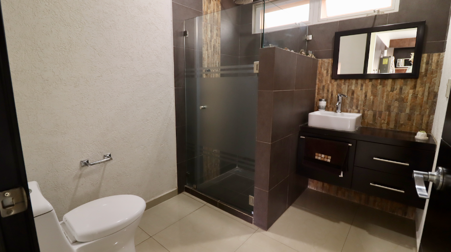 Morelia, Michoacán de Ocampo, 58350, Mexico, 4 Bedrooms Bedrooms, ,4 BathroomsBathrooms,Residential,For Sale,1998426