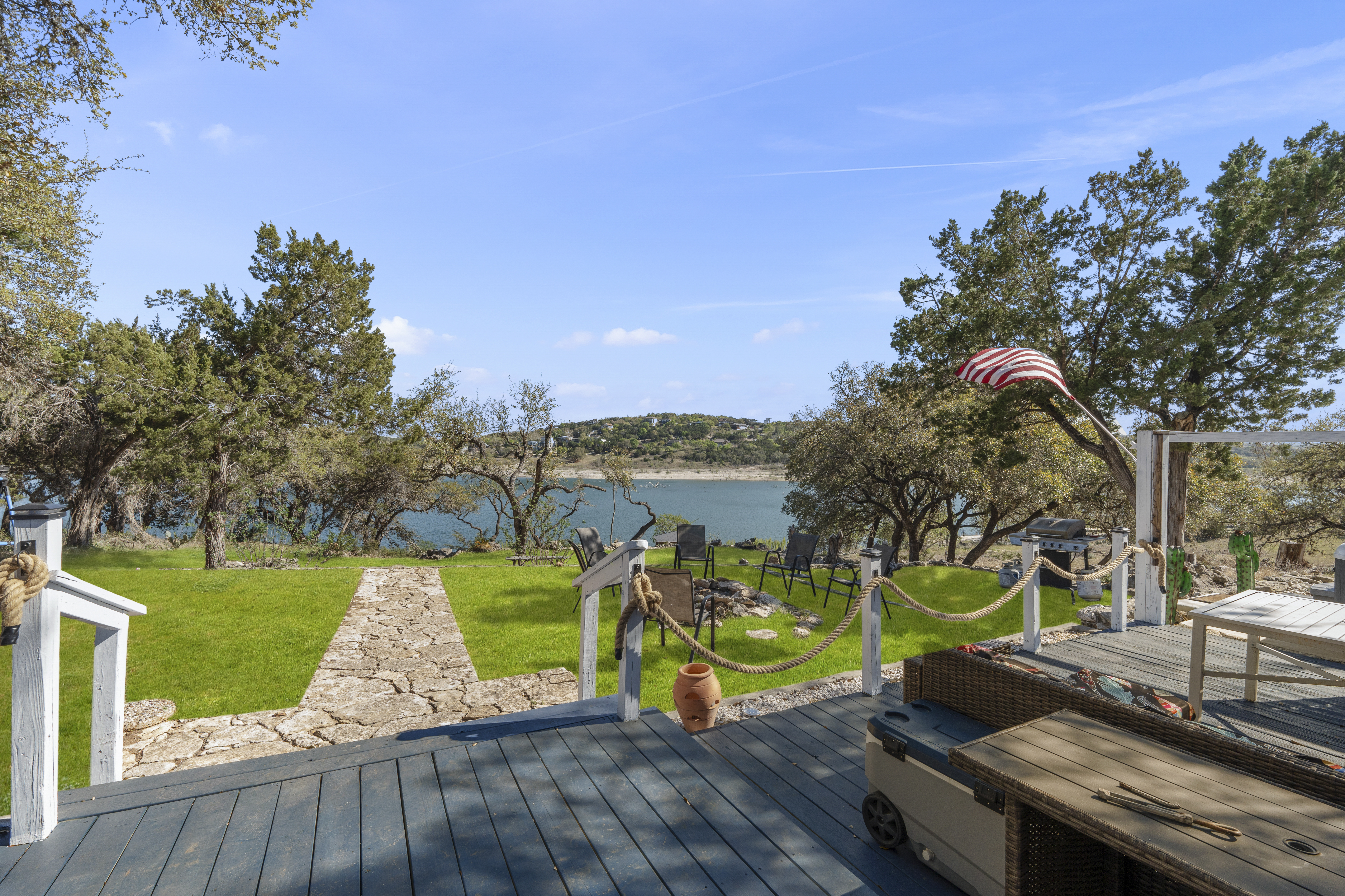  Prime Lakefront Living with Stunning Views - 物件實景