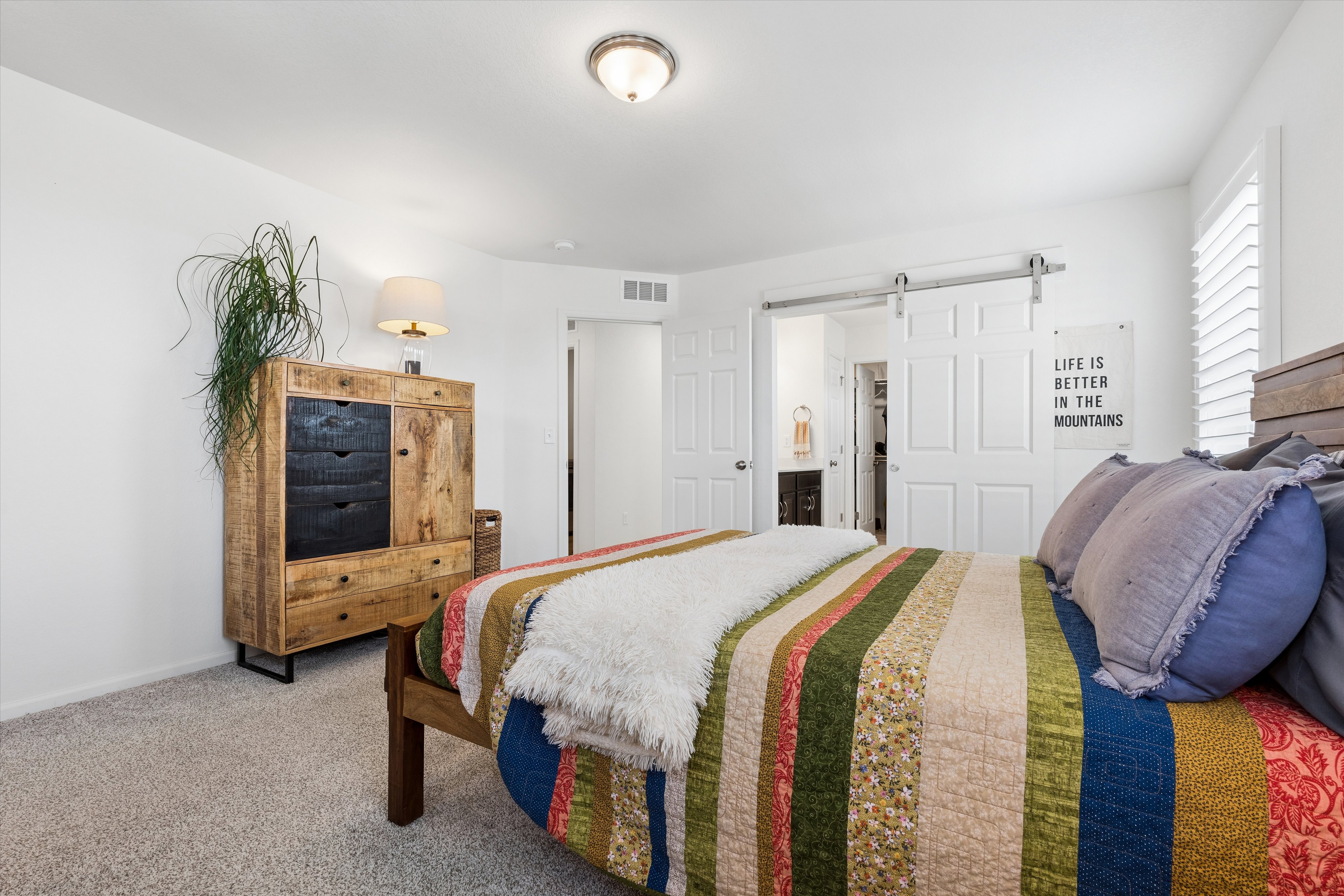  Highly Sought-after Volante Model Carriage House in Erie Highlands - 物件實景
