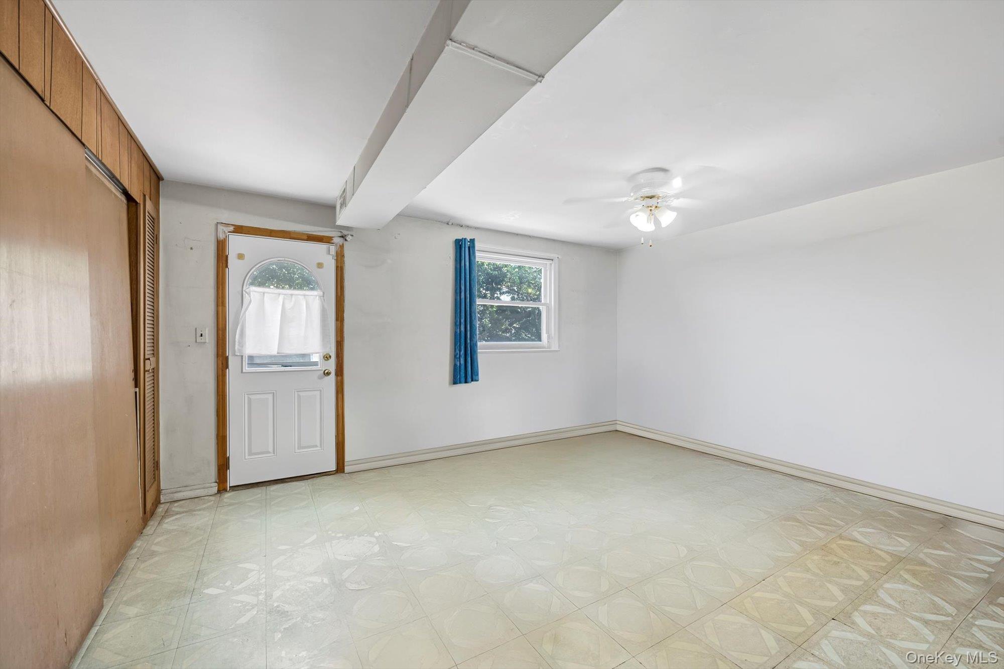Bronx, New York, 10465, United States, 3 Bedrooms Bedrooms, ,2 BathroomsBathrooms,Residential,For Sale,1919704