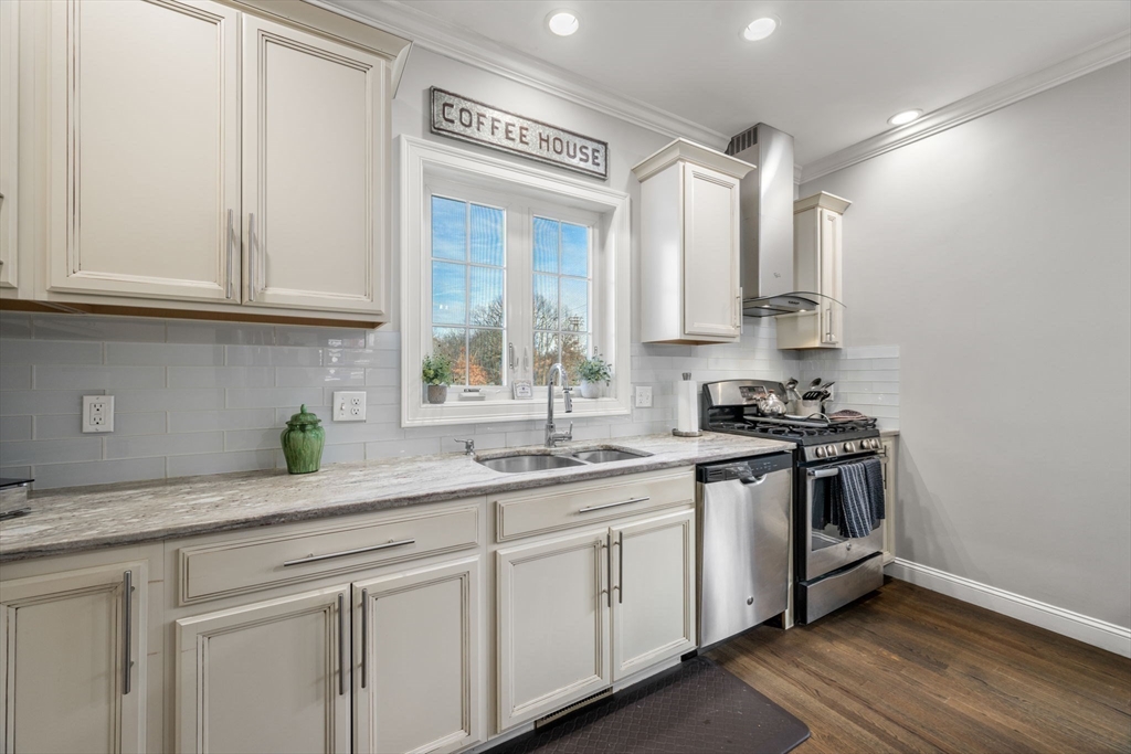 Salem, Massachusetts, 01970, United States, 4 Bedrooms Bedrooms, ,3 BathroomsBathrooms,Residential,For Sale,2002107