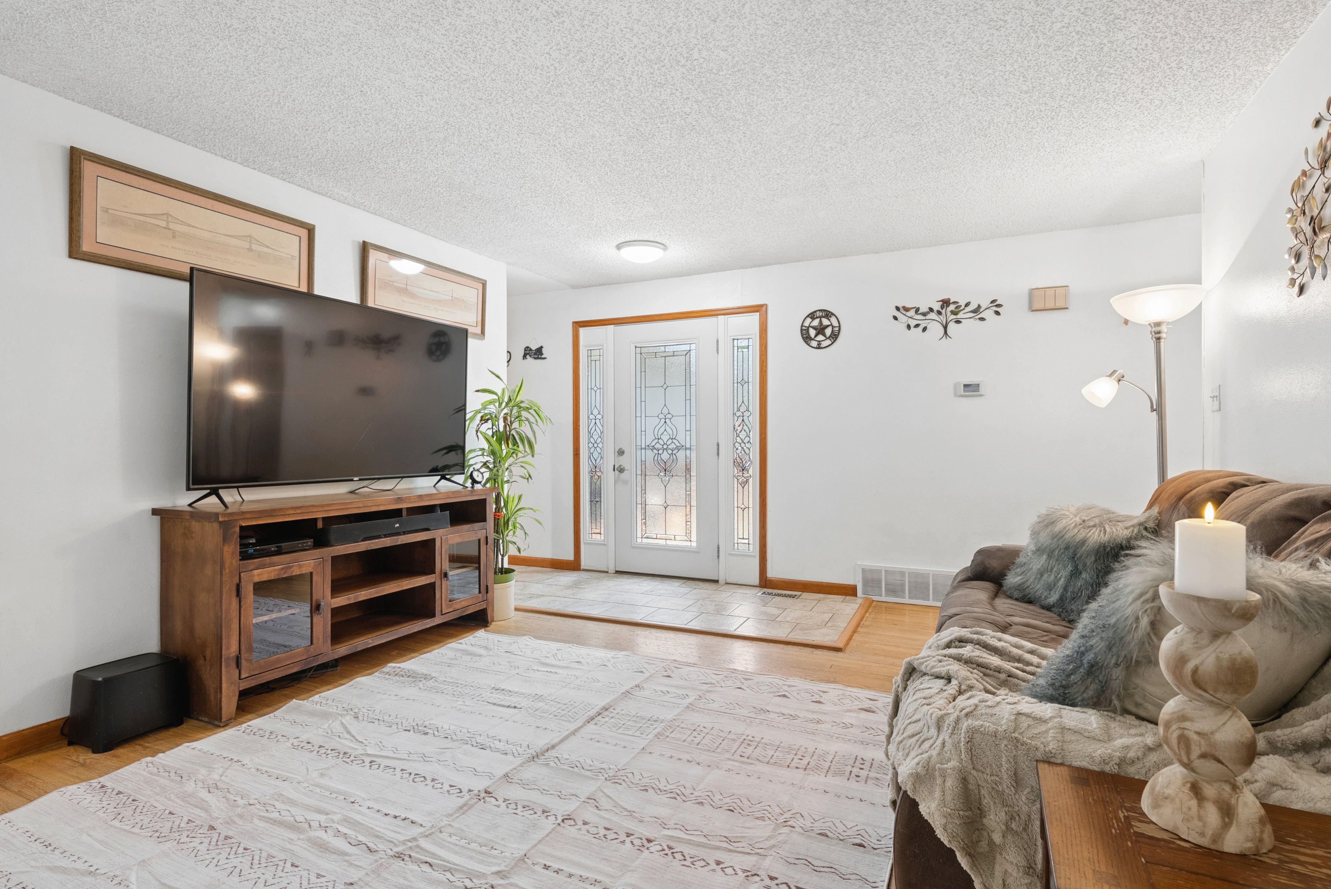  Charming and Well Maintained Home on a Large Corner Lot - 物件實景