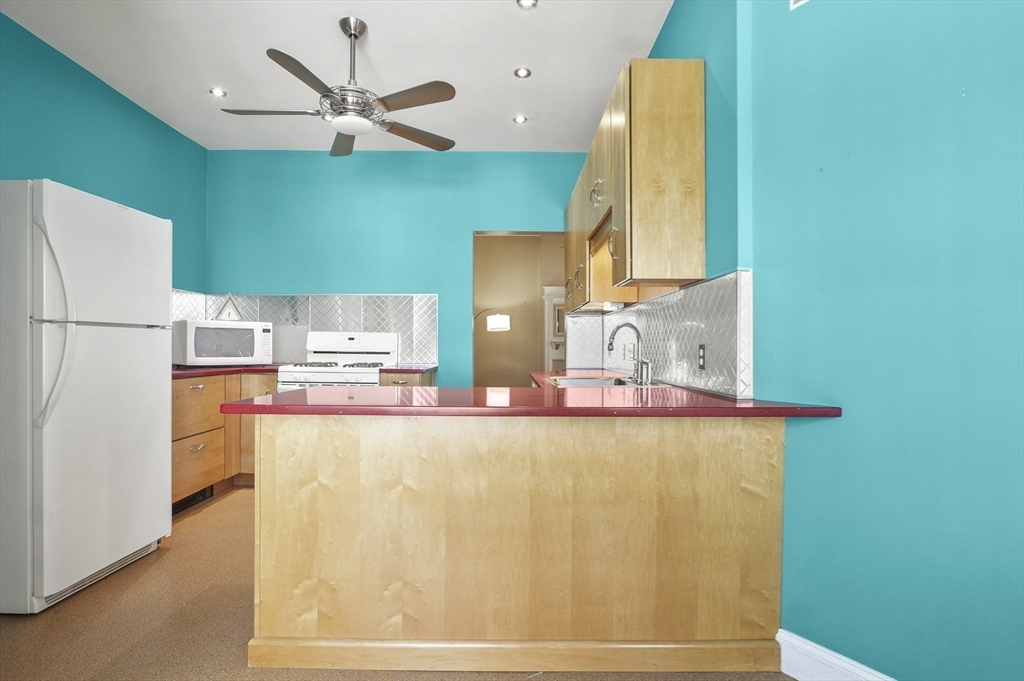 Waltham, Massachusetts, 02453, United States, 10 Bedrooms Bedrooms, ,5 BathroomsBathrooms,Residential,For Sale,1986333